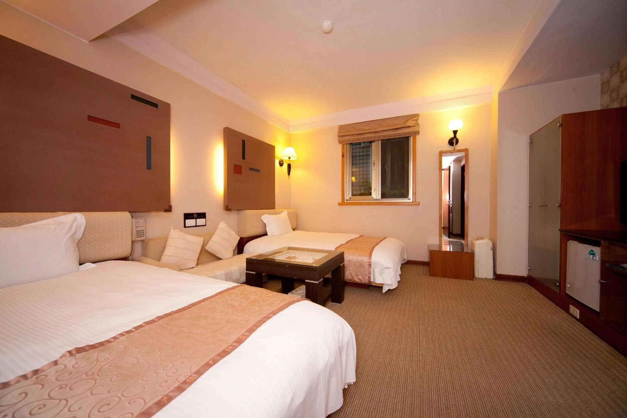 Standard Twin Room in Tian Long Hotel