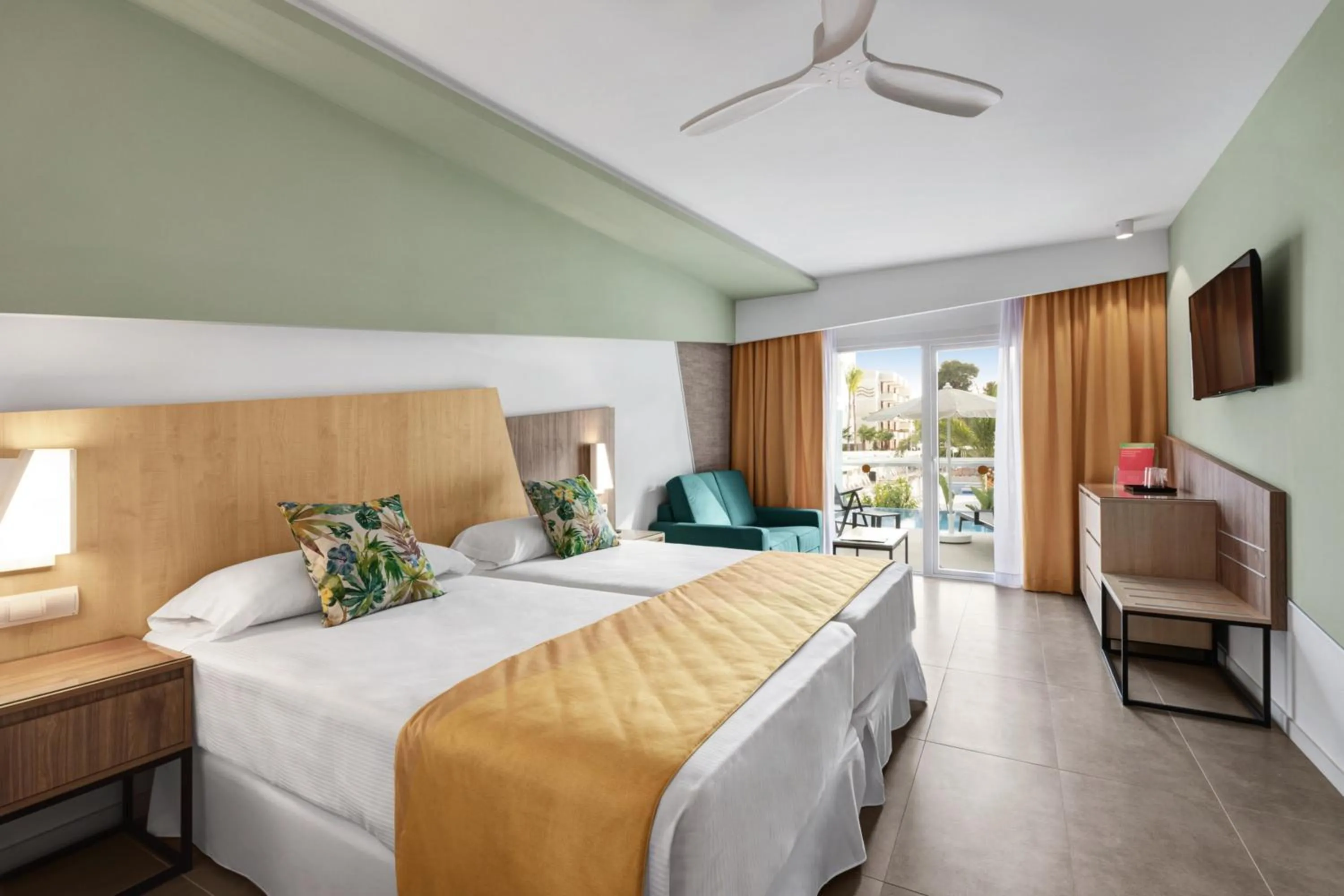 Double Room with Private Pool (Adults only) - single occupancy in Hotel Riu Playa Park - 0'0 All Inclusive