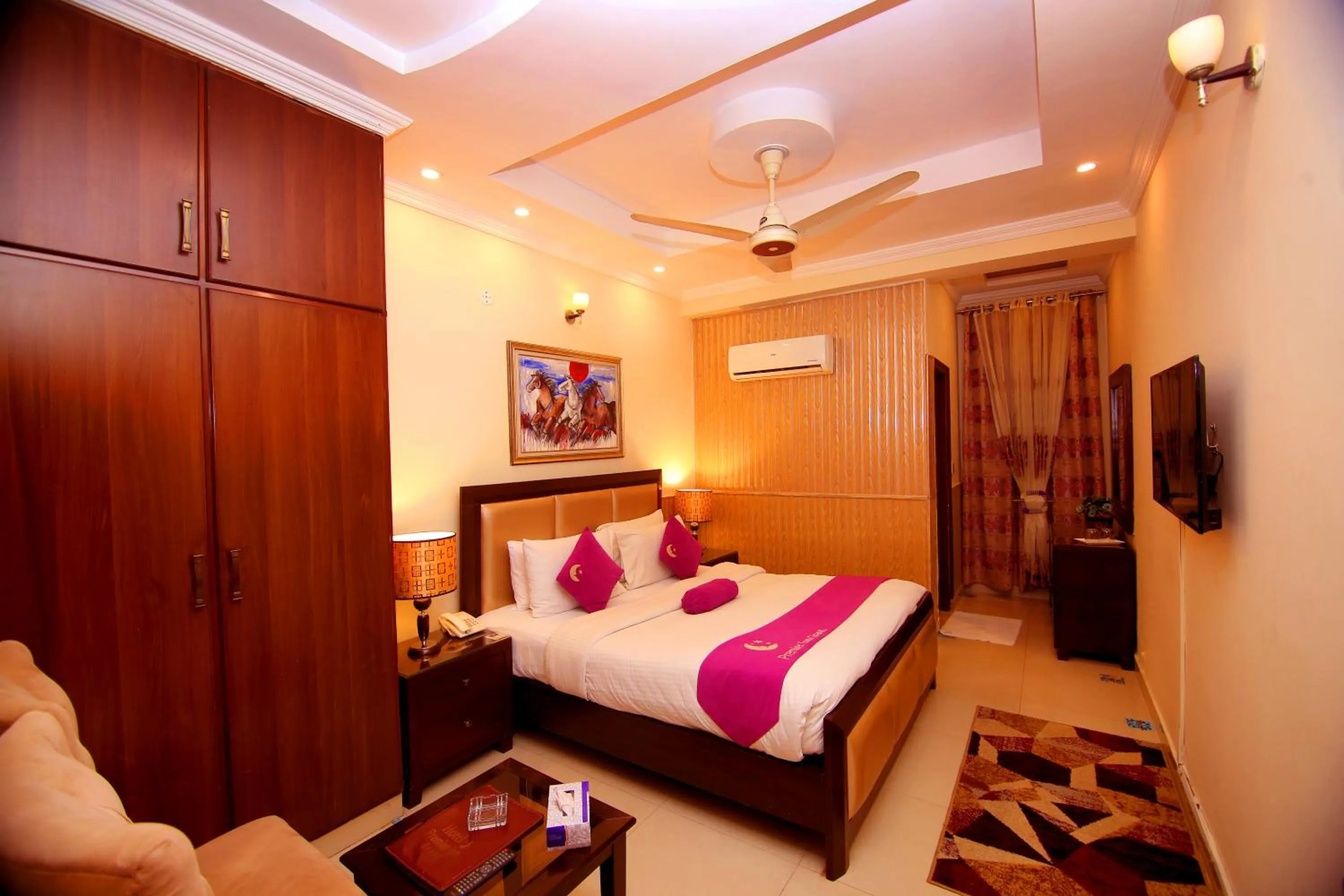 Deluxe Double Room - single occupancy in Premier Inn Grand Gulberg Lahore