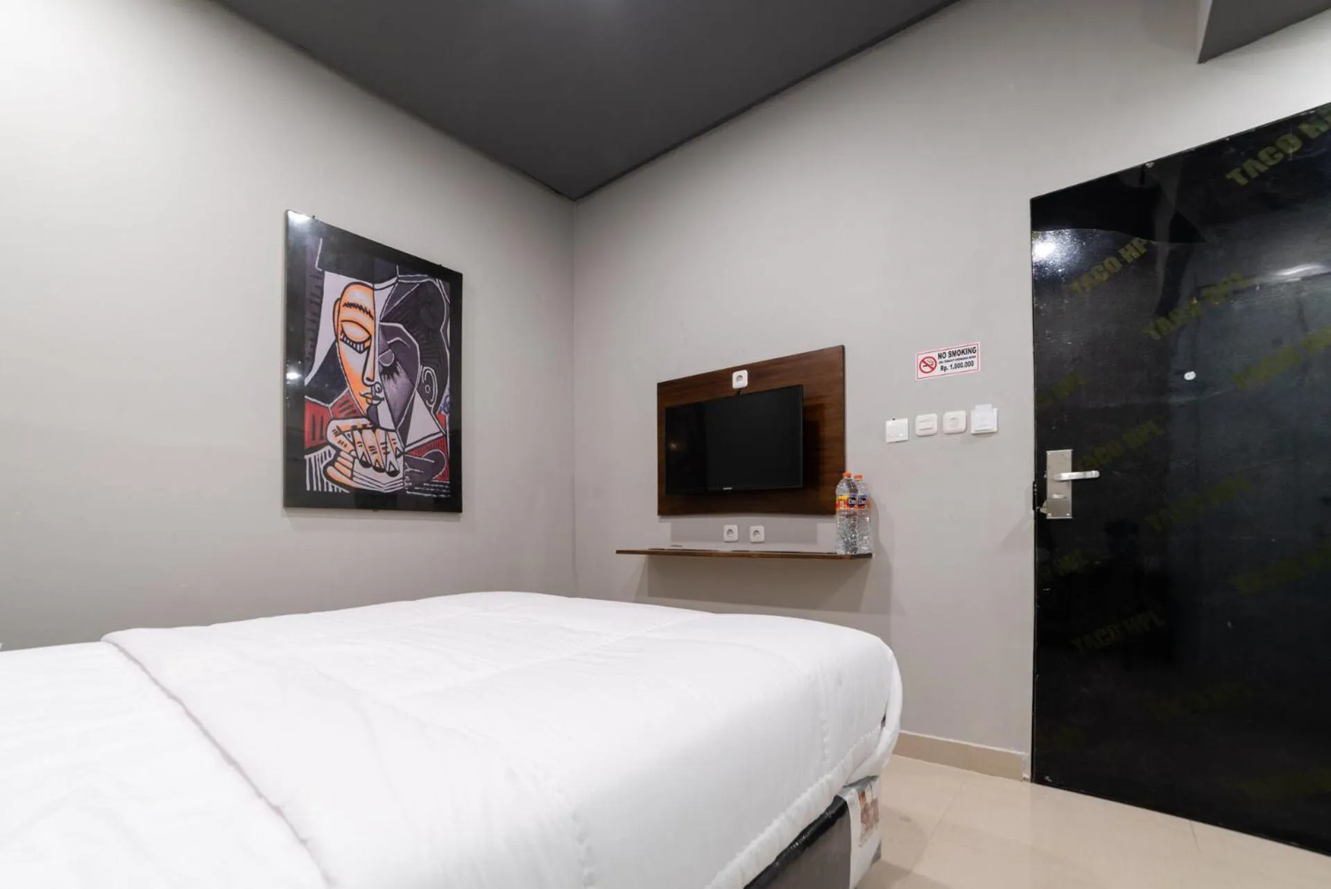 Deluxe Queen Room in Glamour Hotel and Spa