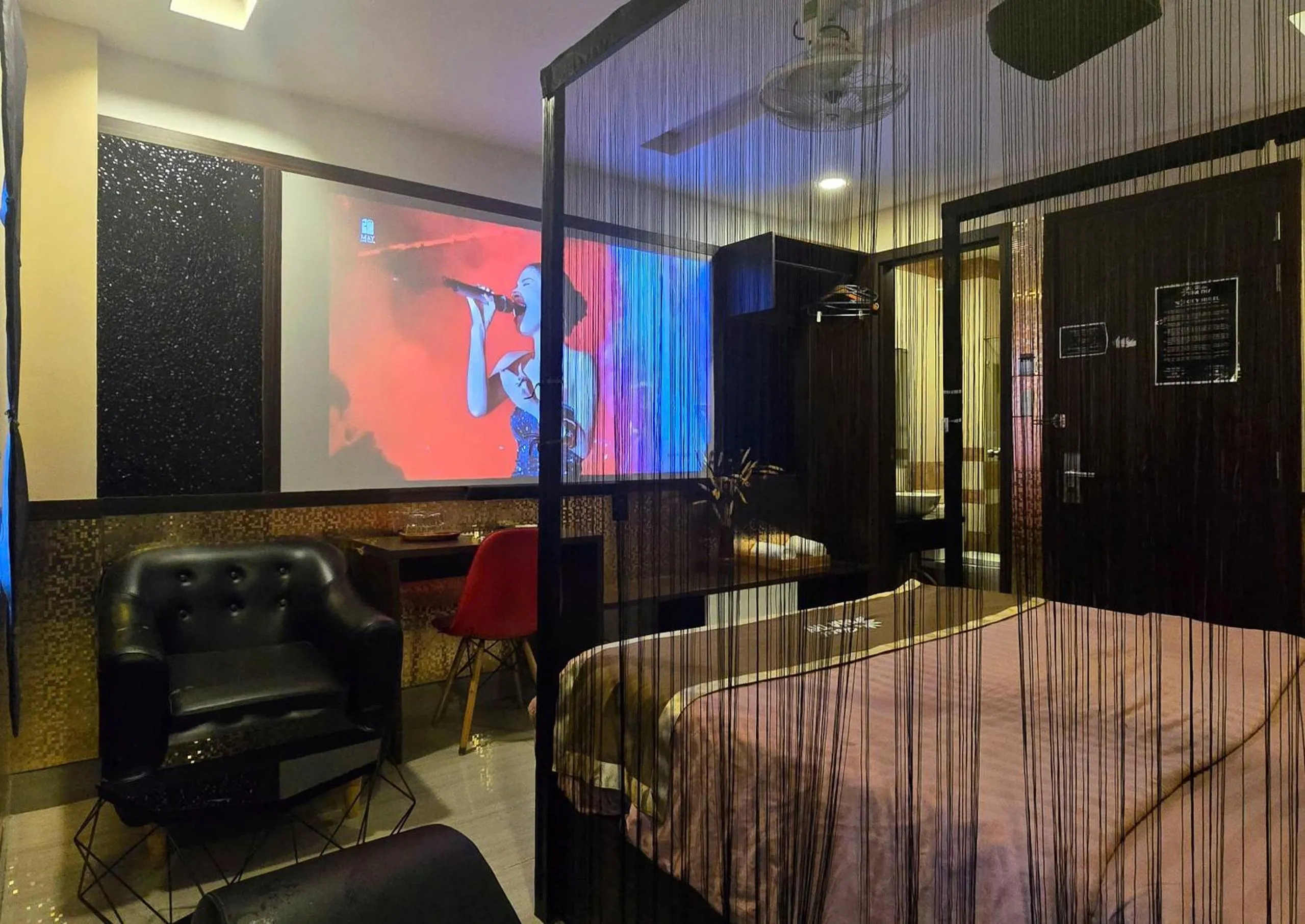 Superior King Room in Kha Thy Hotel 2