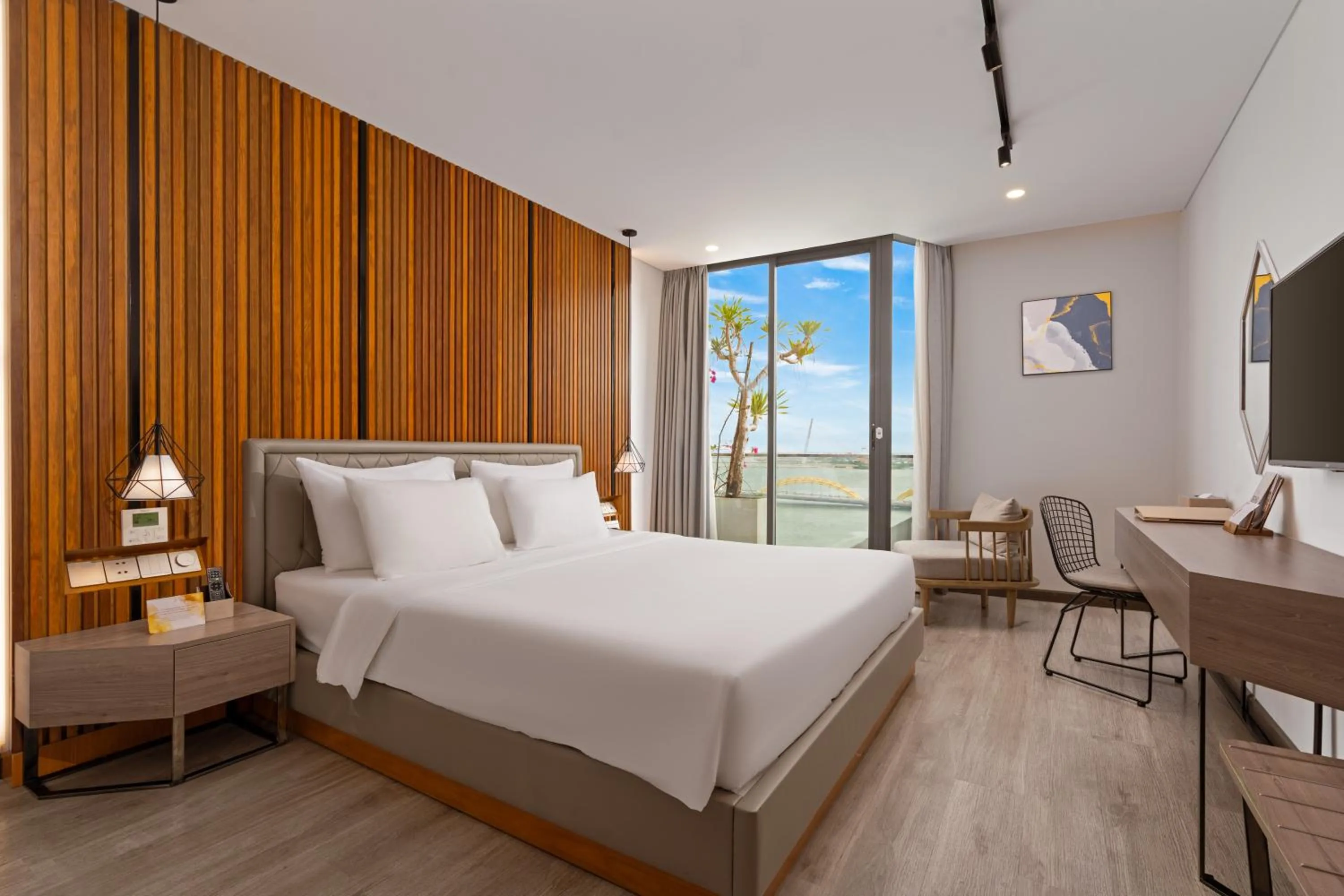 Deluxe River View Double With Balcony in HAIAN Riverfront Hotel Da Nang