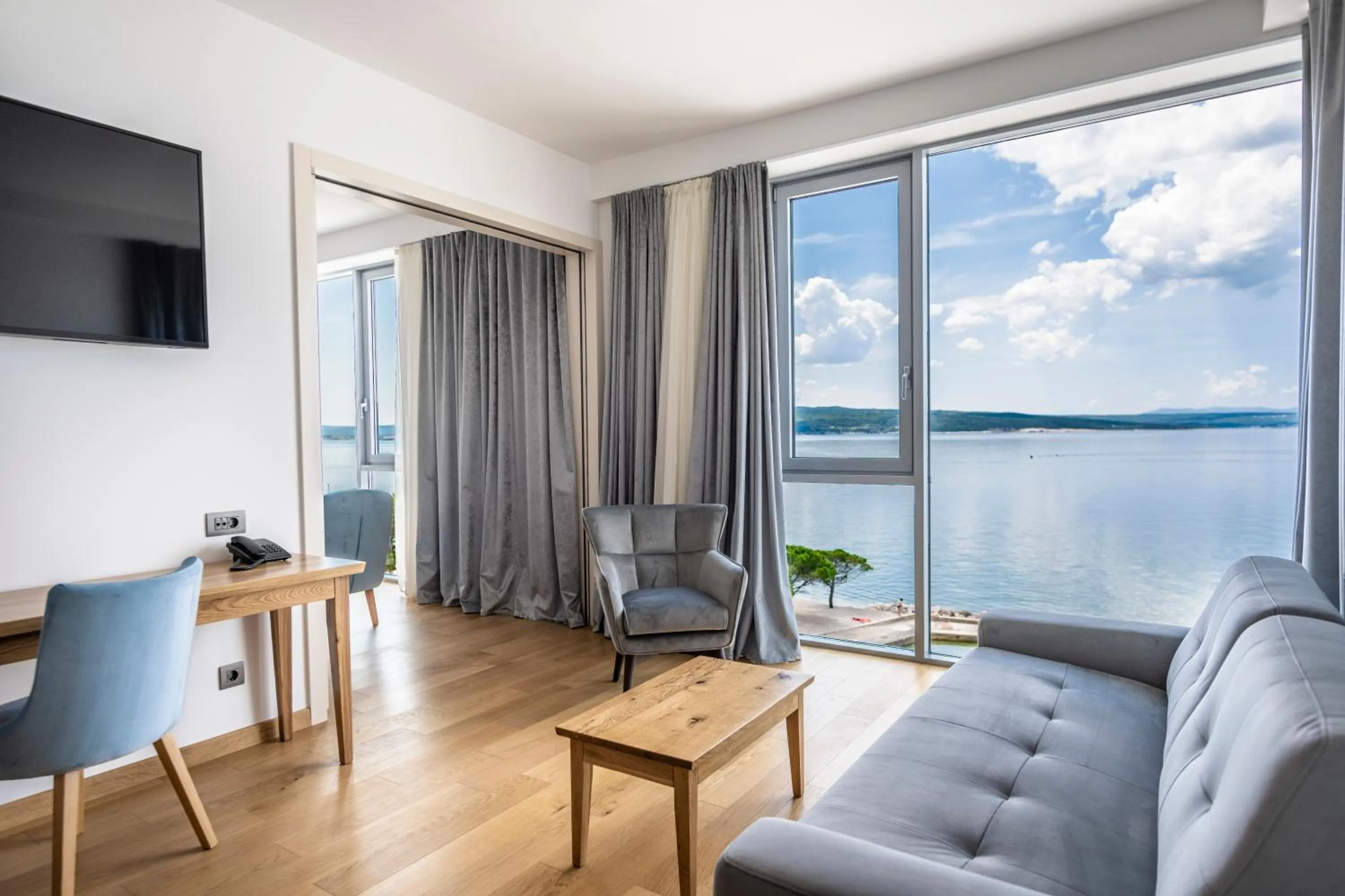 Deluxe Suite with Sea View in Hotel Miramare