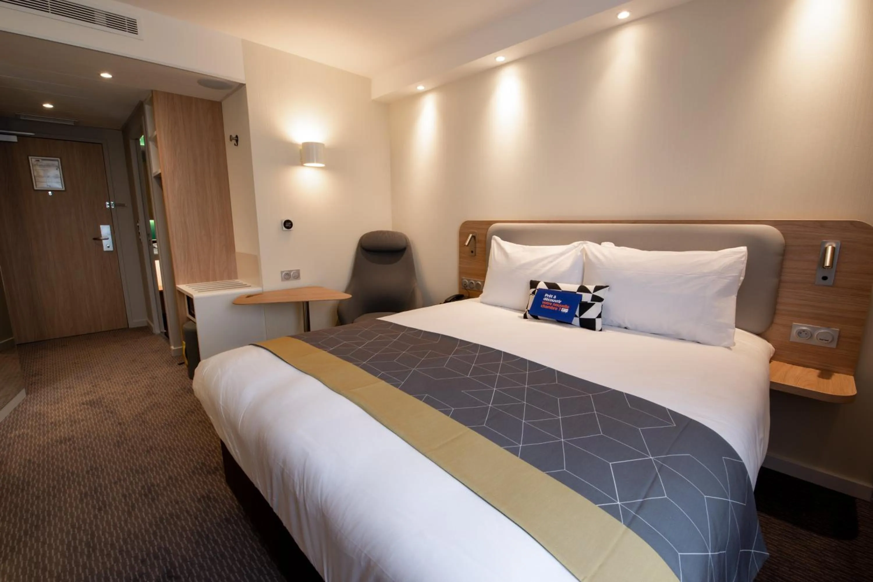 Standard Queen Room - Free Breakfast in Holiday Inn Express - Arcachon - La Teste by IHG