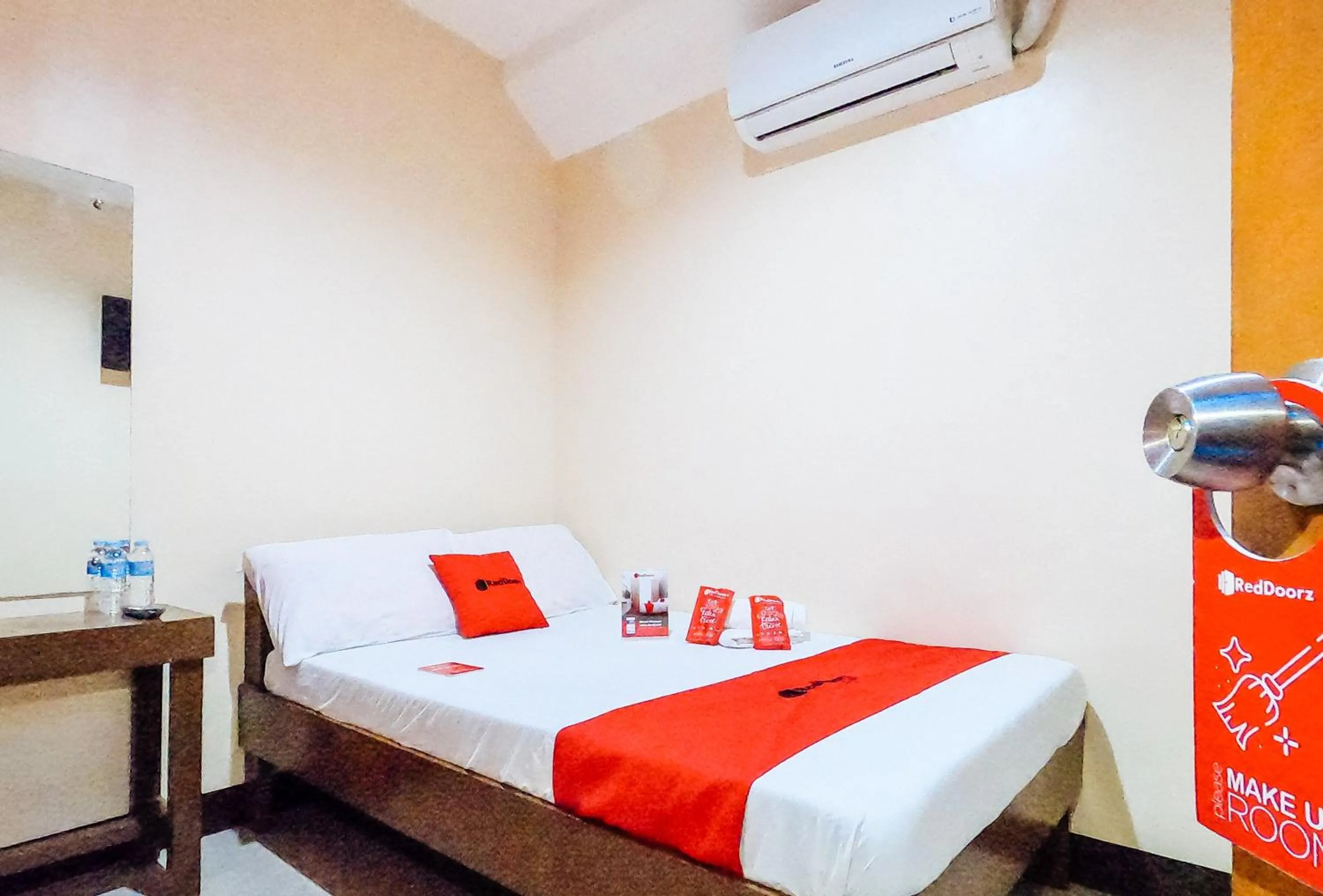 Double Room in RedDoorz @ Pamaong Street