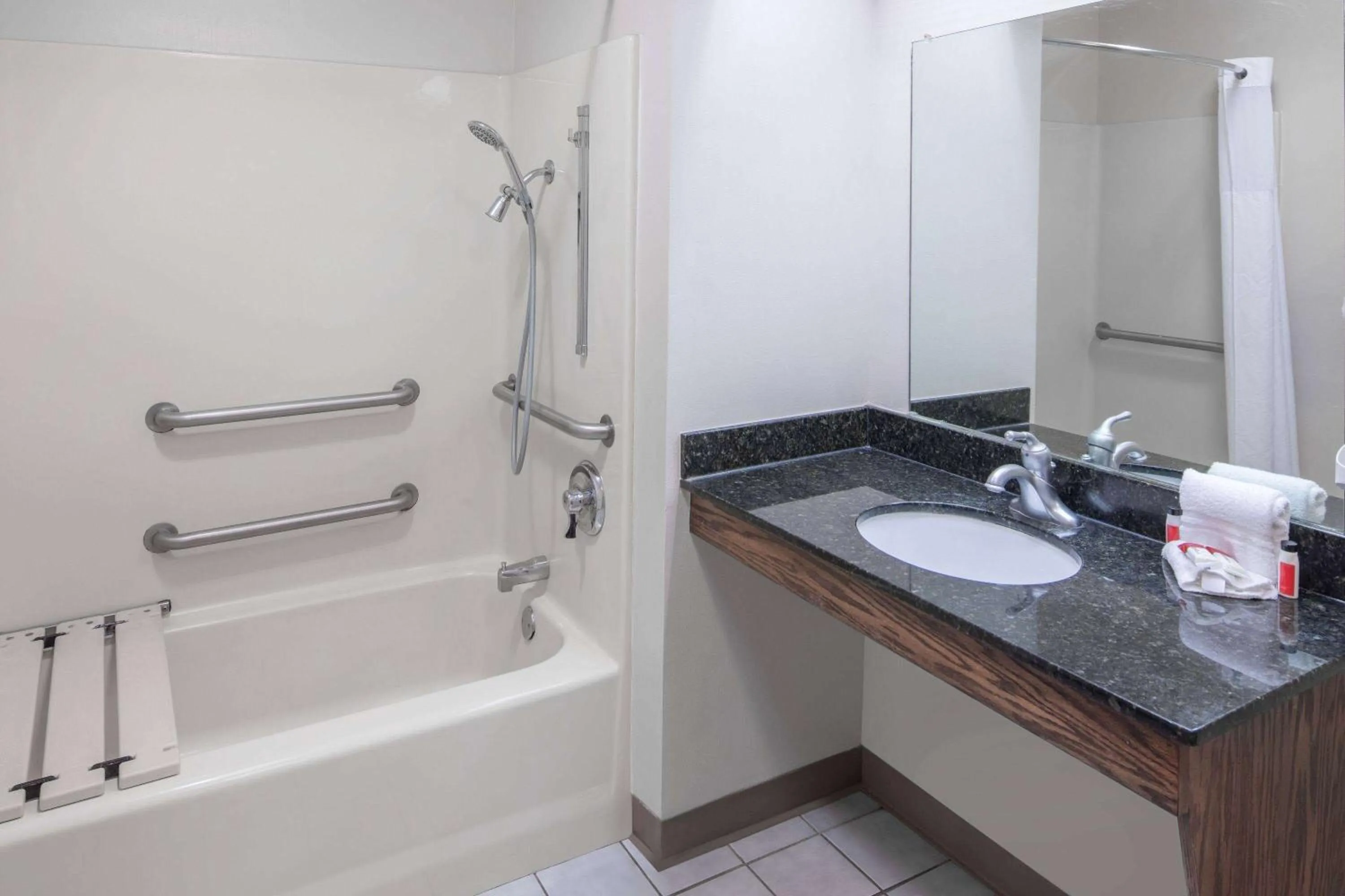 King Room with Roll-in Shower - Mobility Access/Non-Smoking in Baymont by Wyndham Cleveland