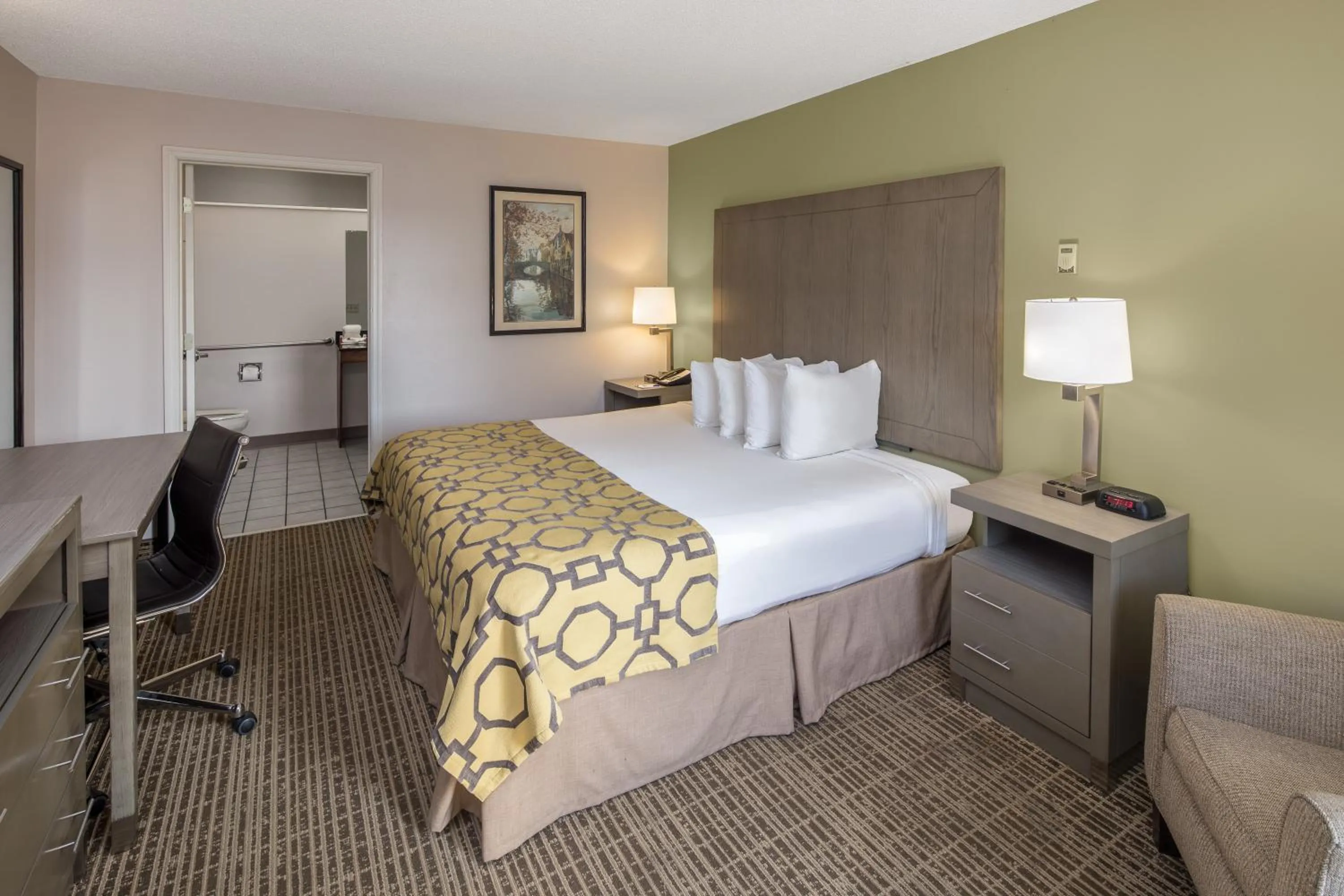 One-Bedroom King Suite - Non-Smoking in Baymont by Wyndham Cleveland