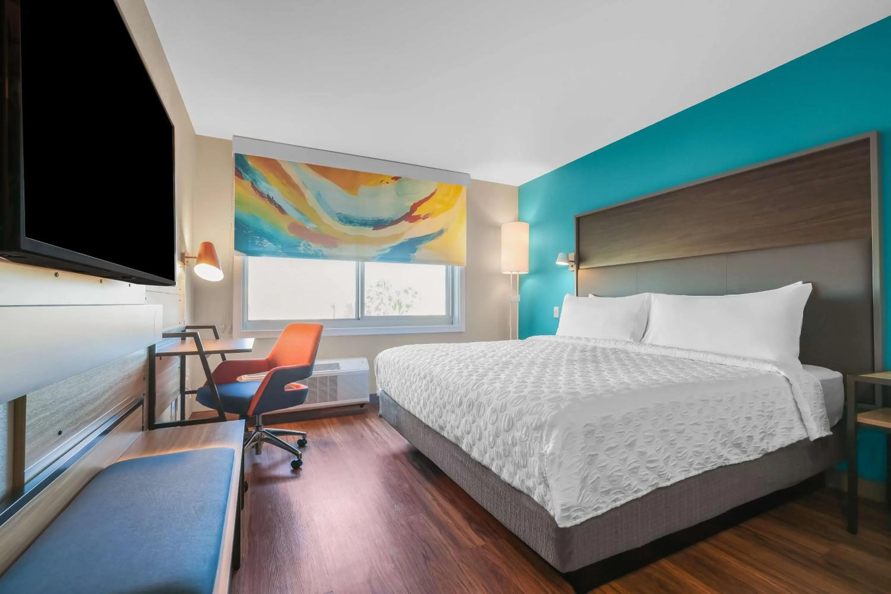 King Room in Tru By Hilton Lathrop