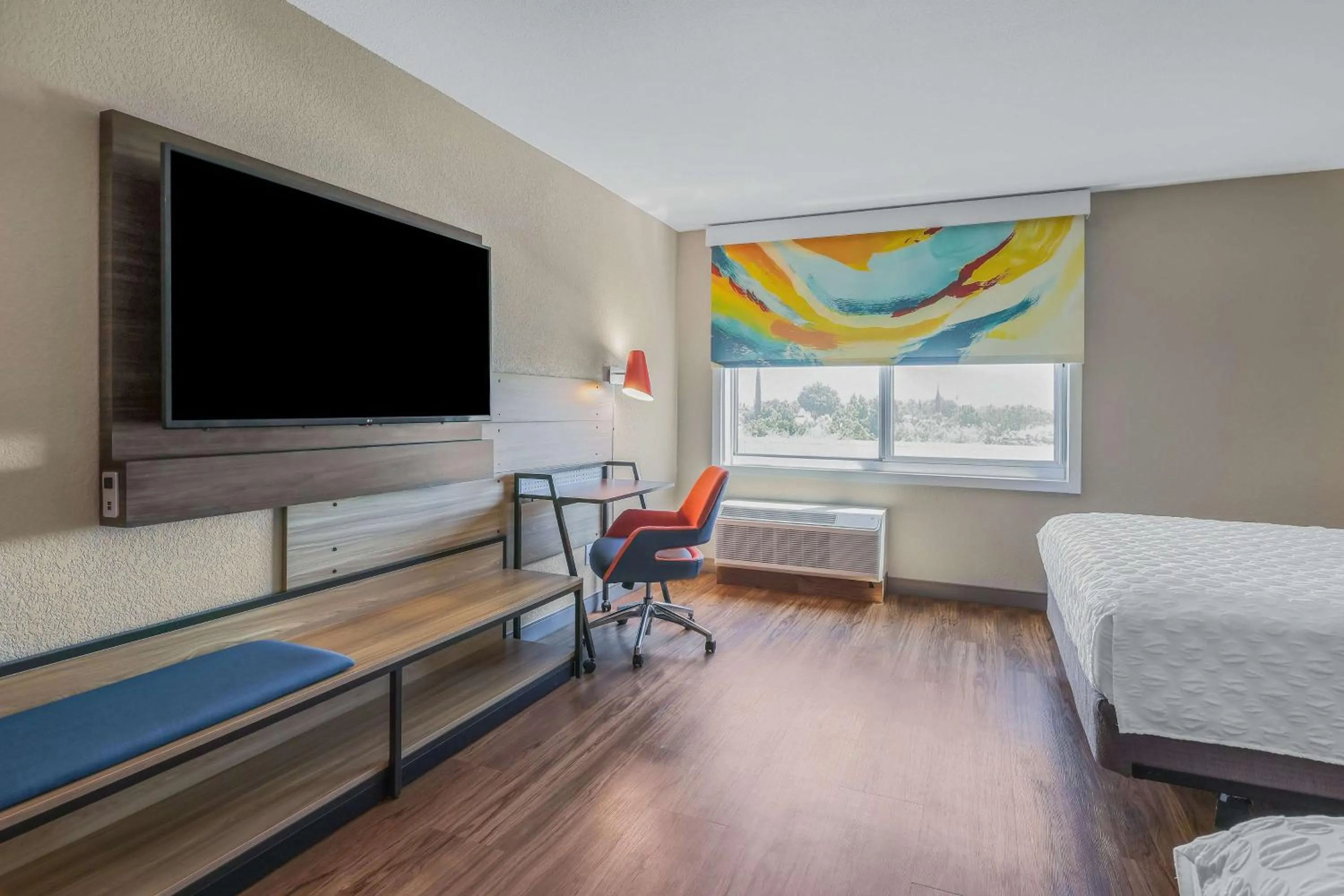 Queen Room with Two Queen Beds - Mobility and Hearing Access in Tru By Hilton Lathrop