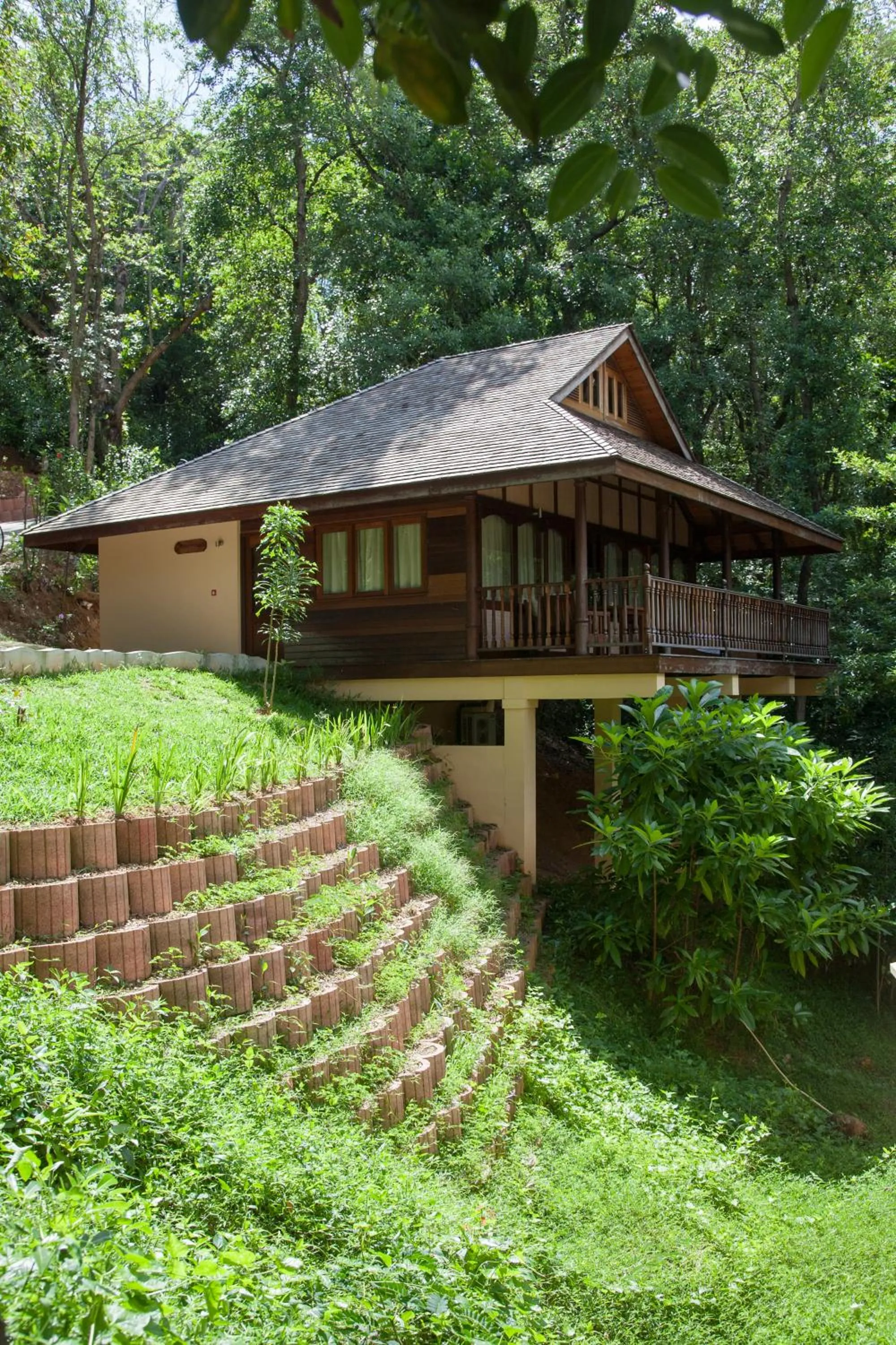 Hillside Villa with Open-air Bathroom in Cerf Island Resort