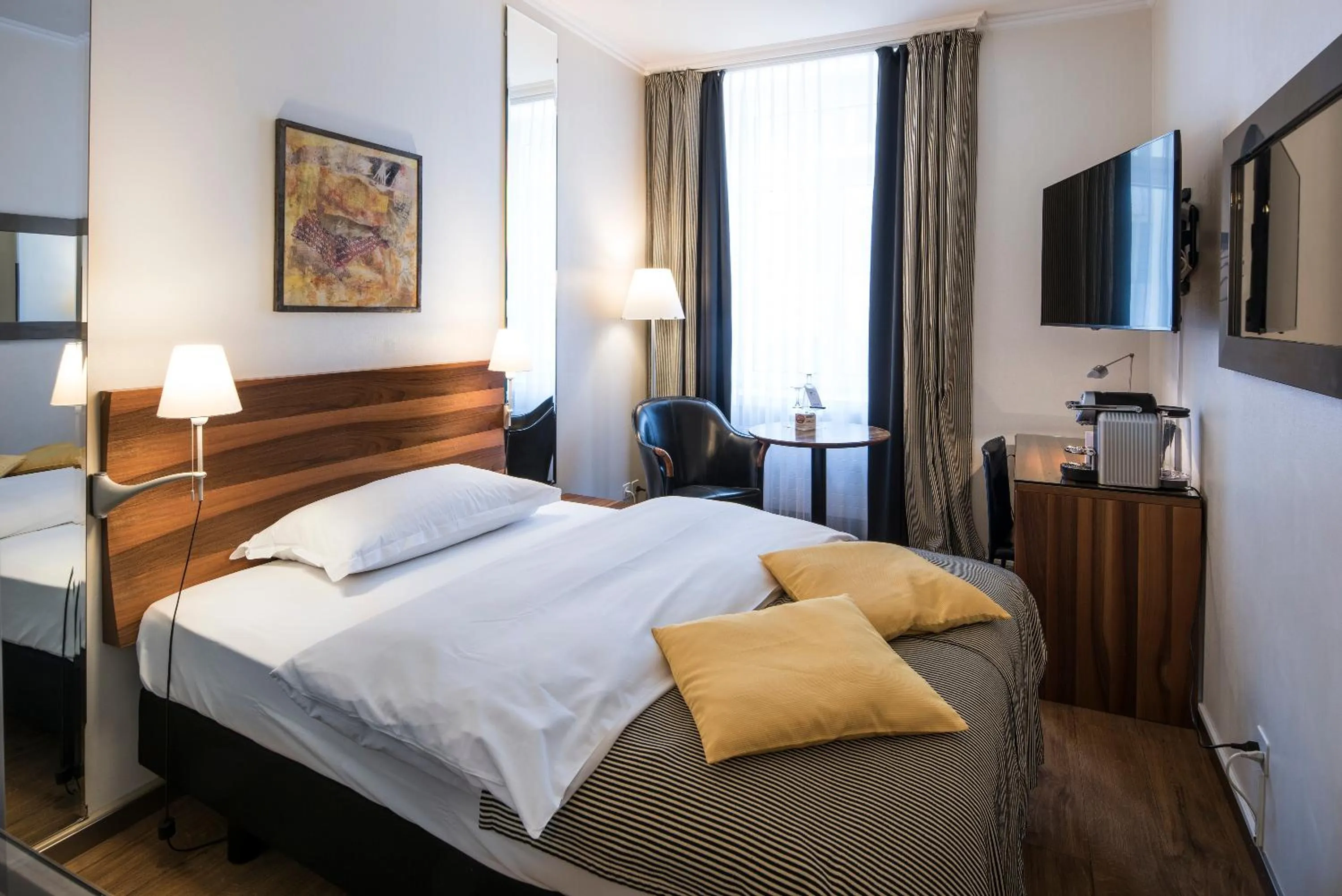 Single Room in Central Plaza