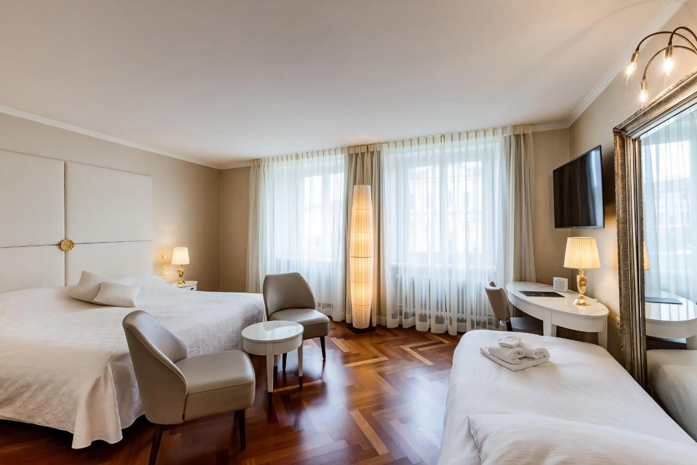 Triple Room with River View in Hotel des Balances