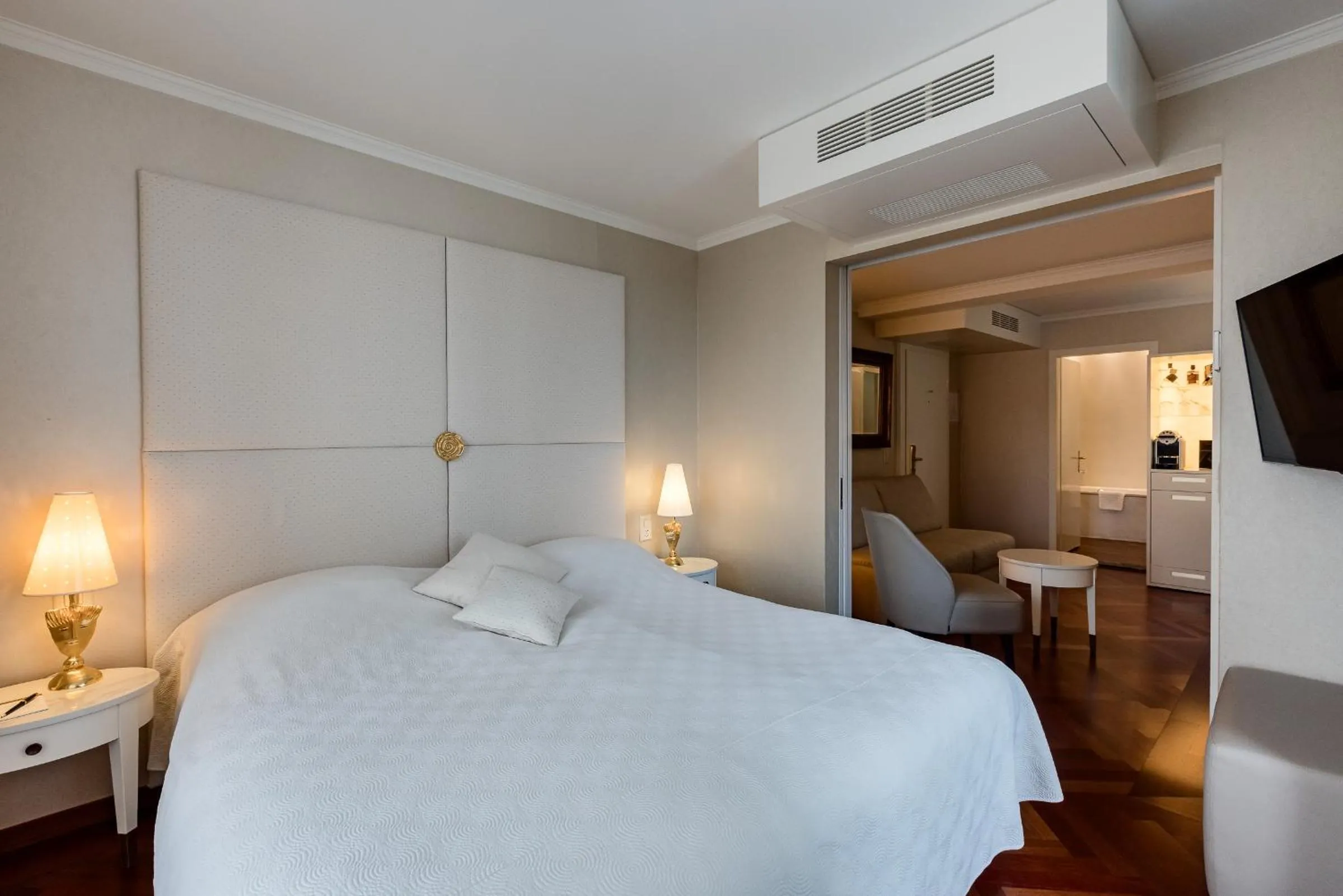 Junior Suite with River View in Hotel des Balances