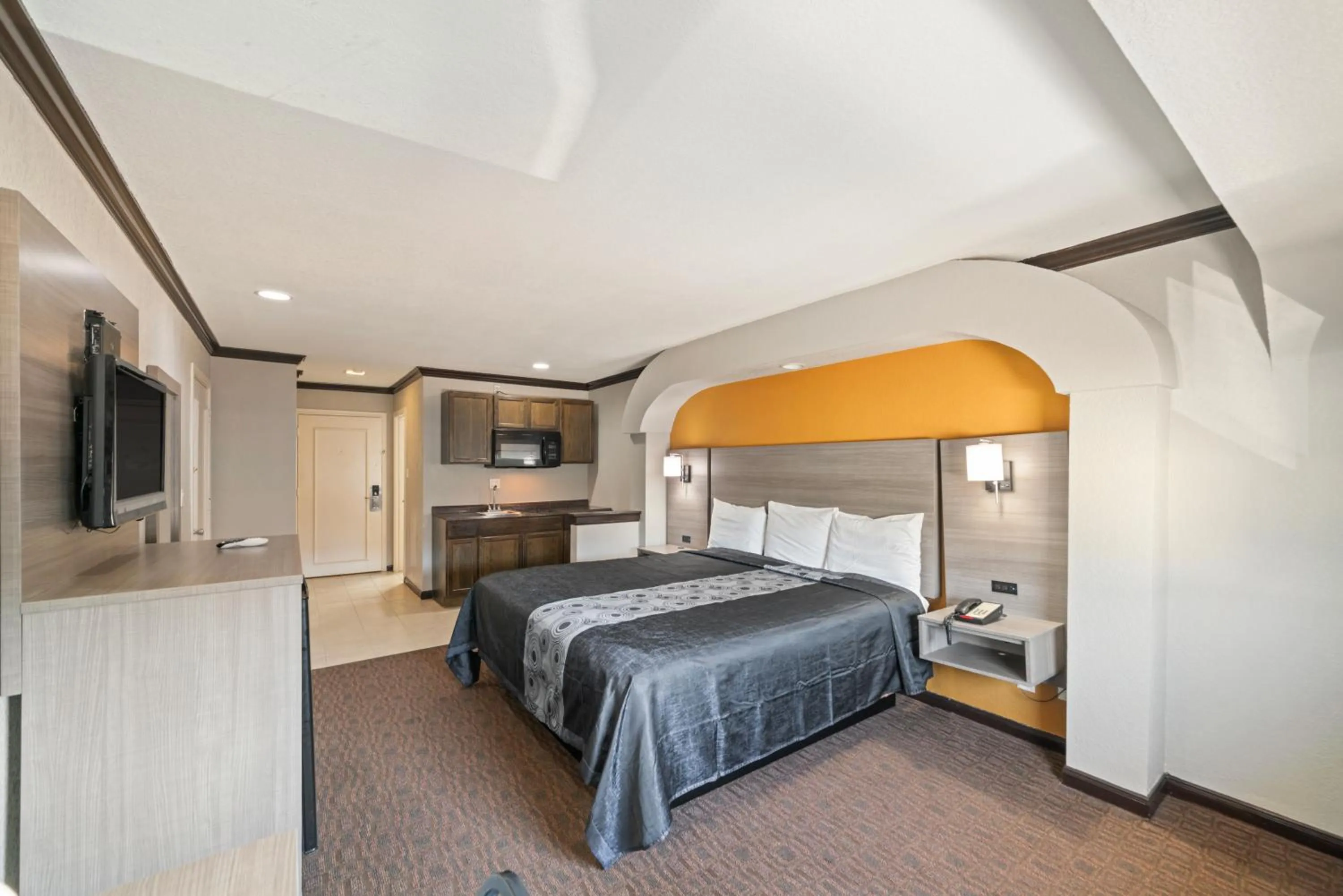 King Room with Kitchenette - Non-Smoking in Americas Best Value Inn & Suites Brenham