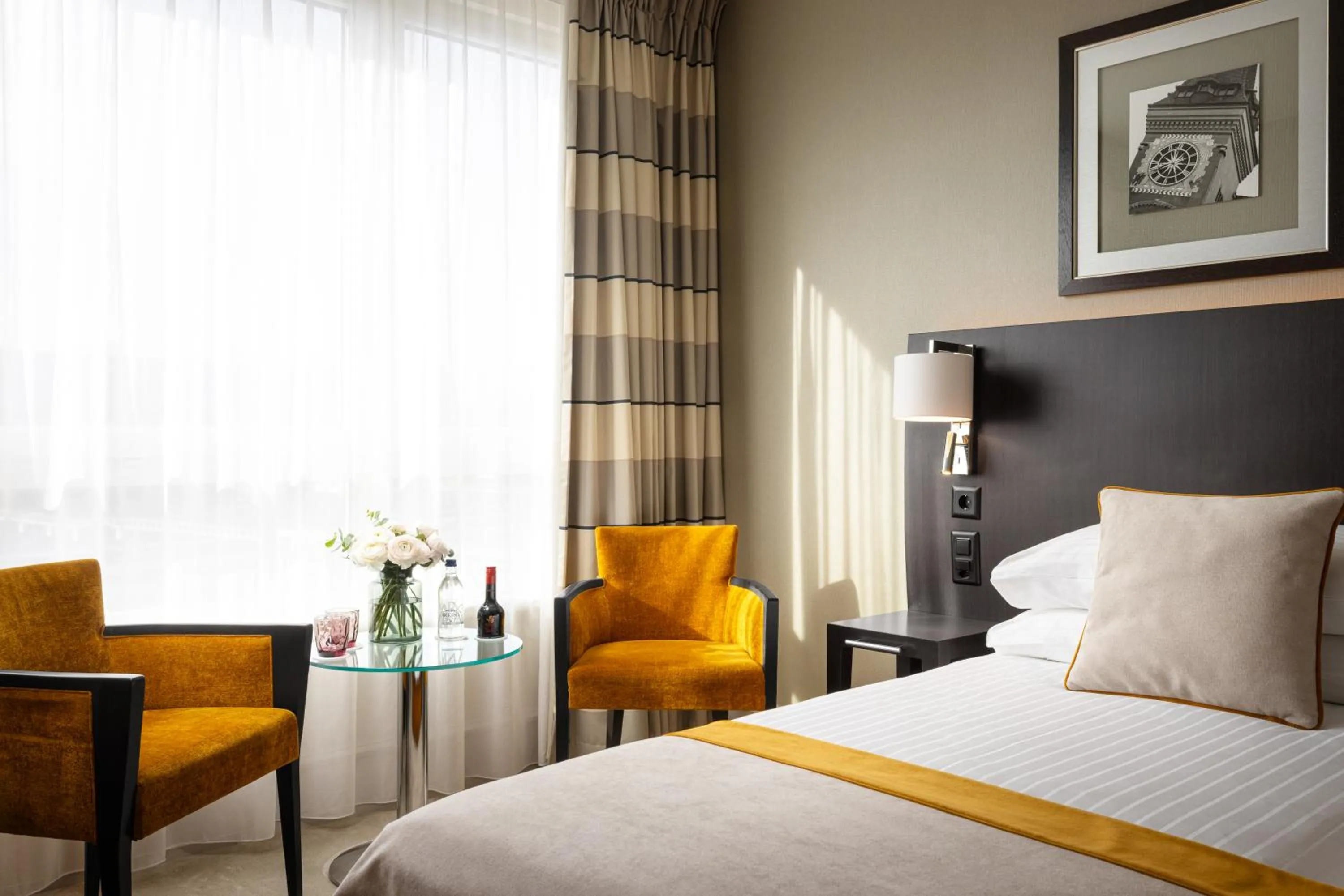 Superior Double or Twin Room in Auteuil Manotel