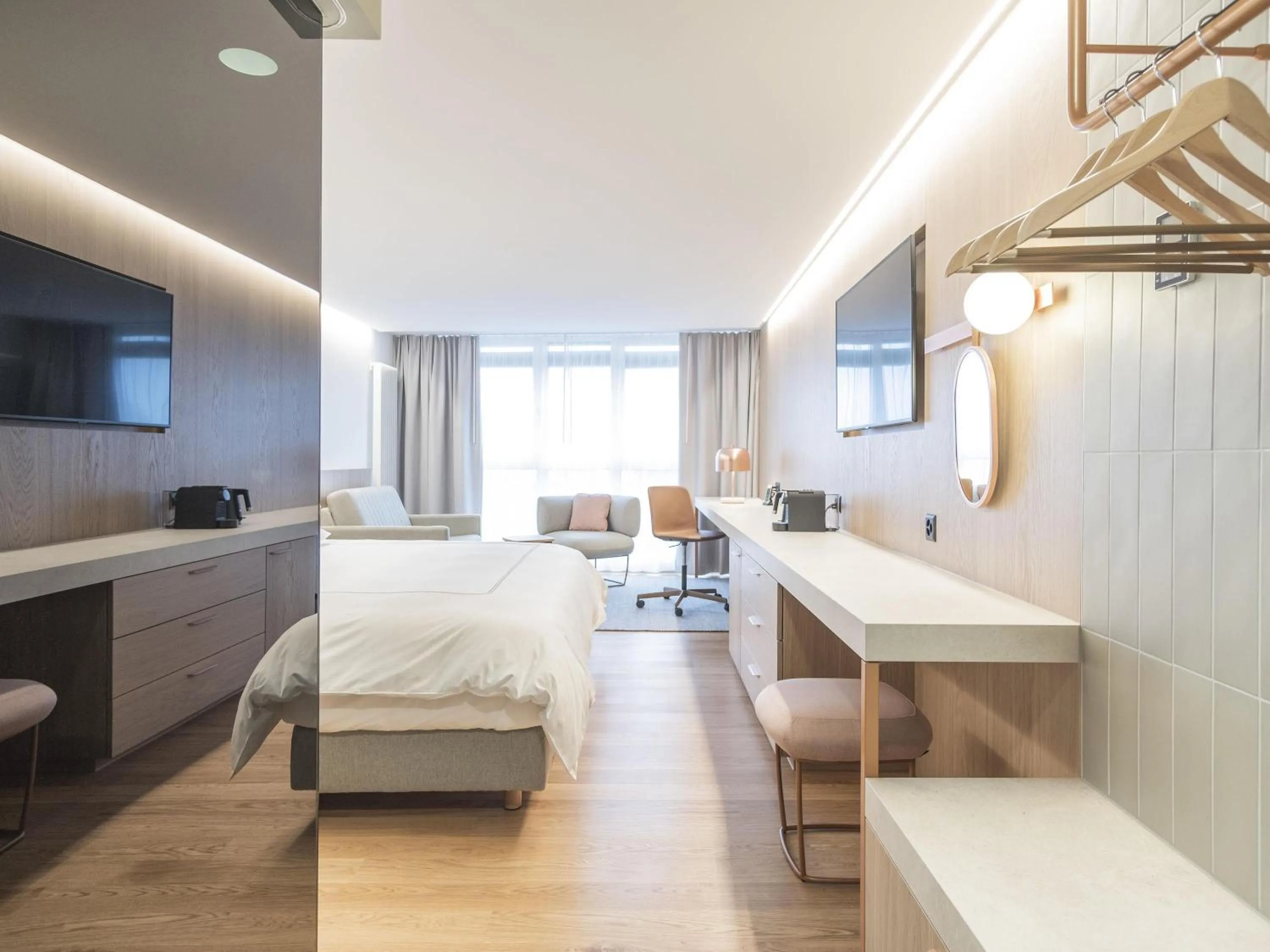 Swiss Advantage Kind bed Room and Sofa Bed in Swissôtel Kursaal Bern