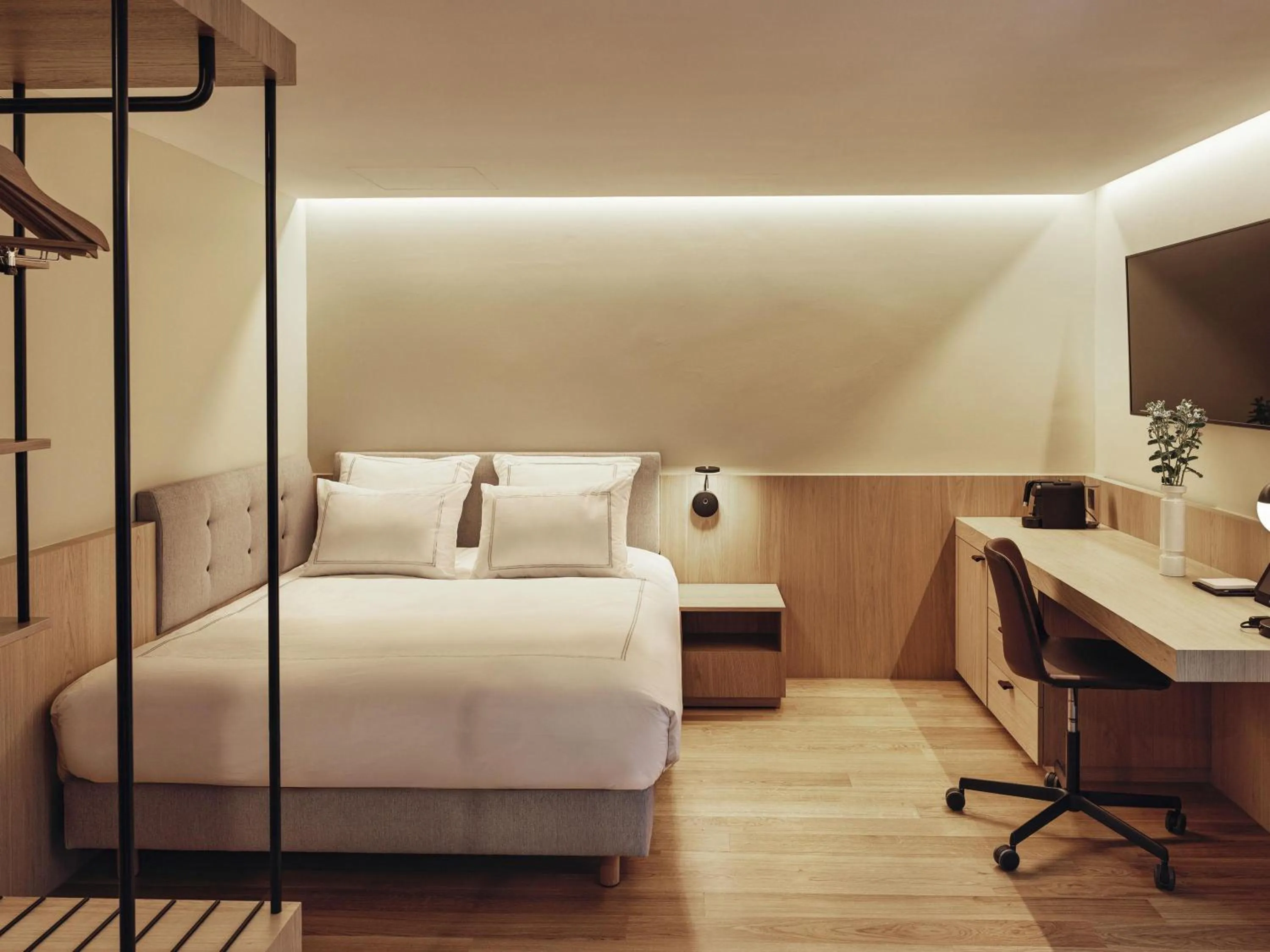 Classic Queen Room in Swissôtel Kursaal Bern