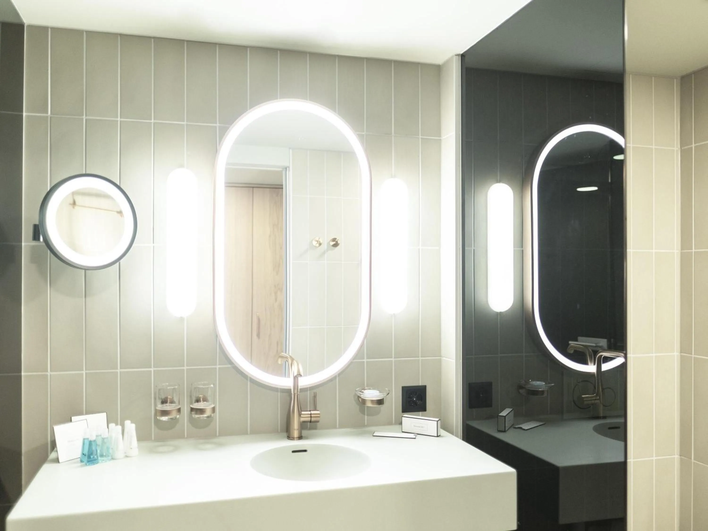 Premier Double Room with Balcony in Swissôtel Kursaal Bern