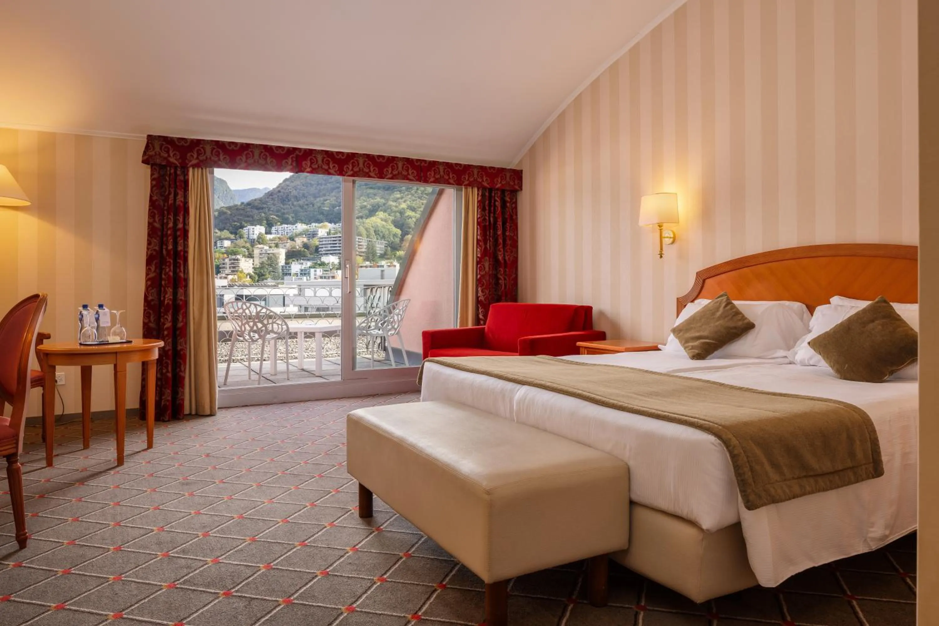 Top Floor Double Room with Lake View in Hotel De La Paix