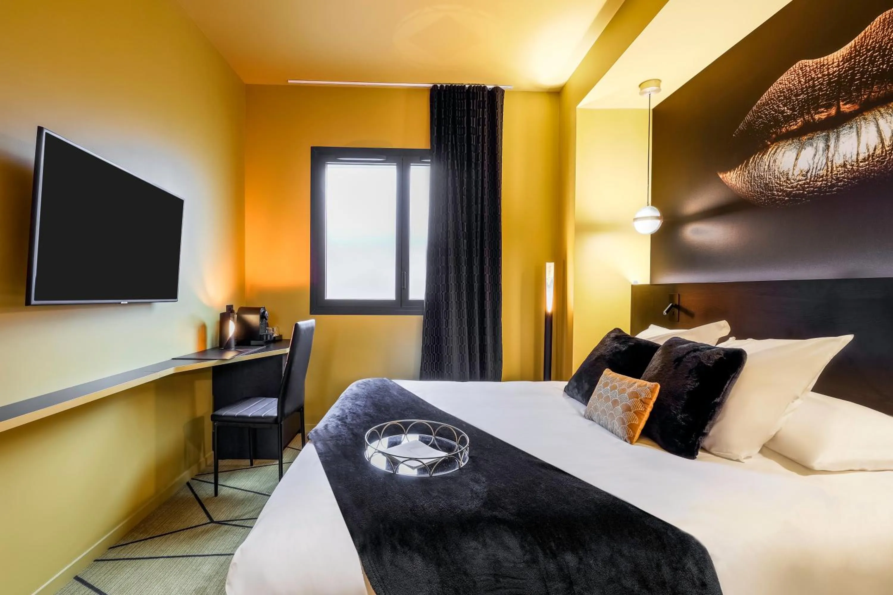 Classic Queen Room in Hotel Leprince, Best Western Premier Collection