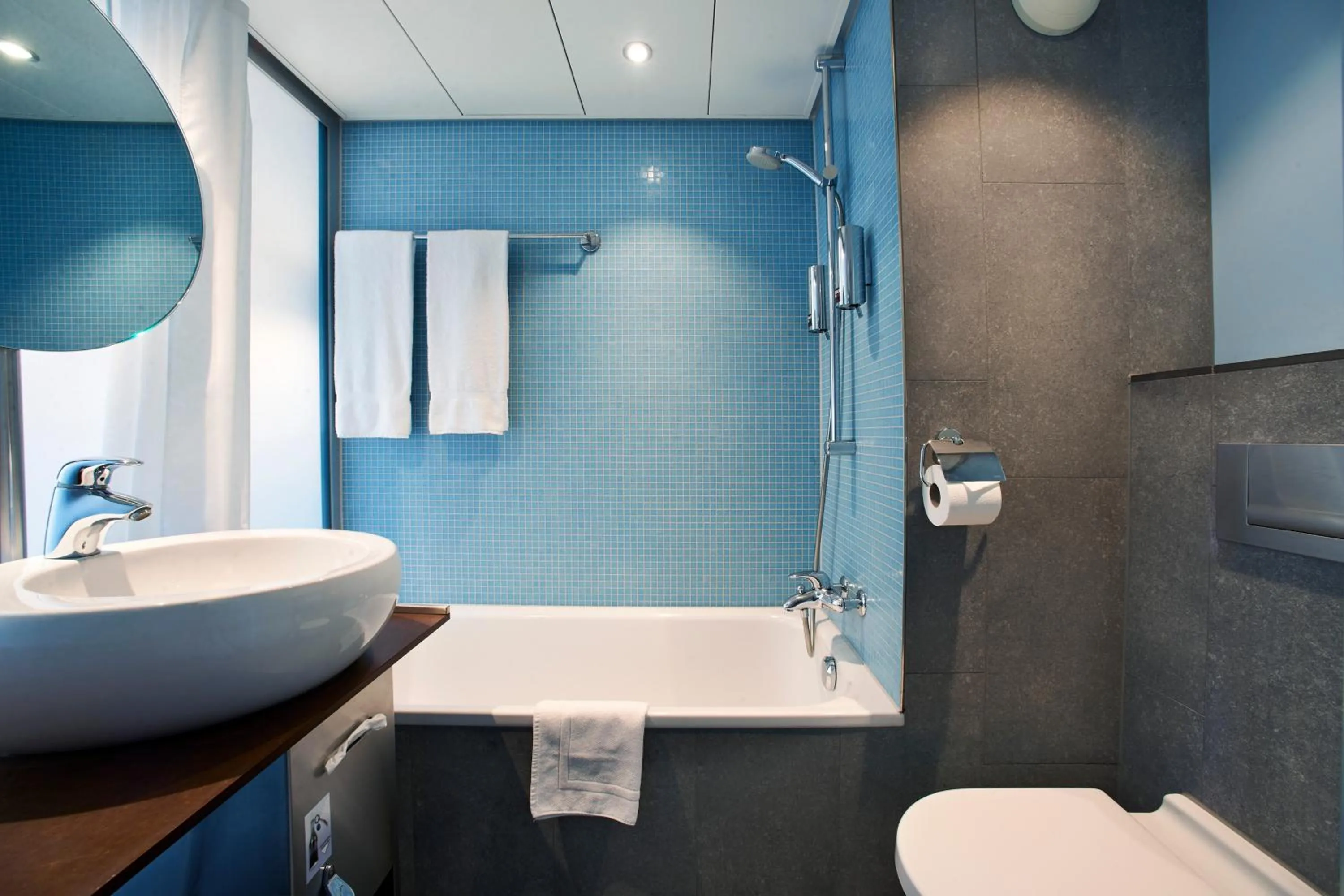 Double or Twin Room with City View - single occupancy in Hotel Ambassador