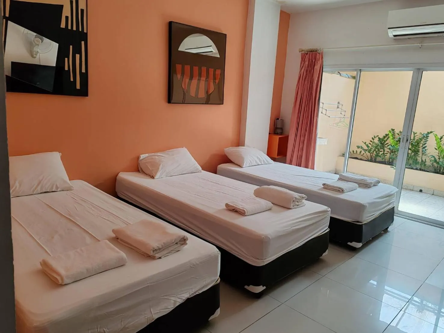Comfort Triple Room with Shower in Jomtien Hostel