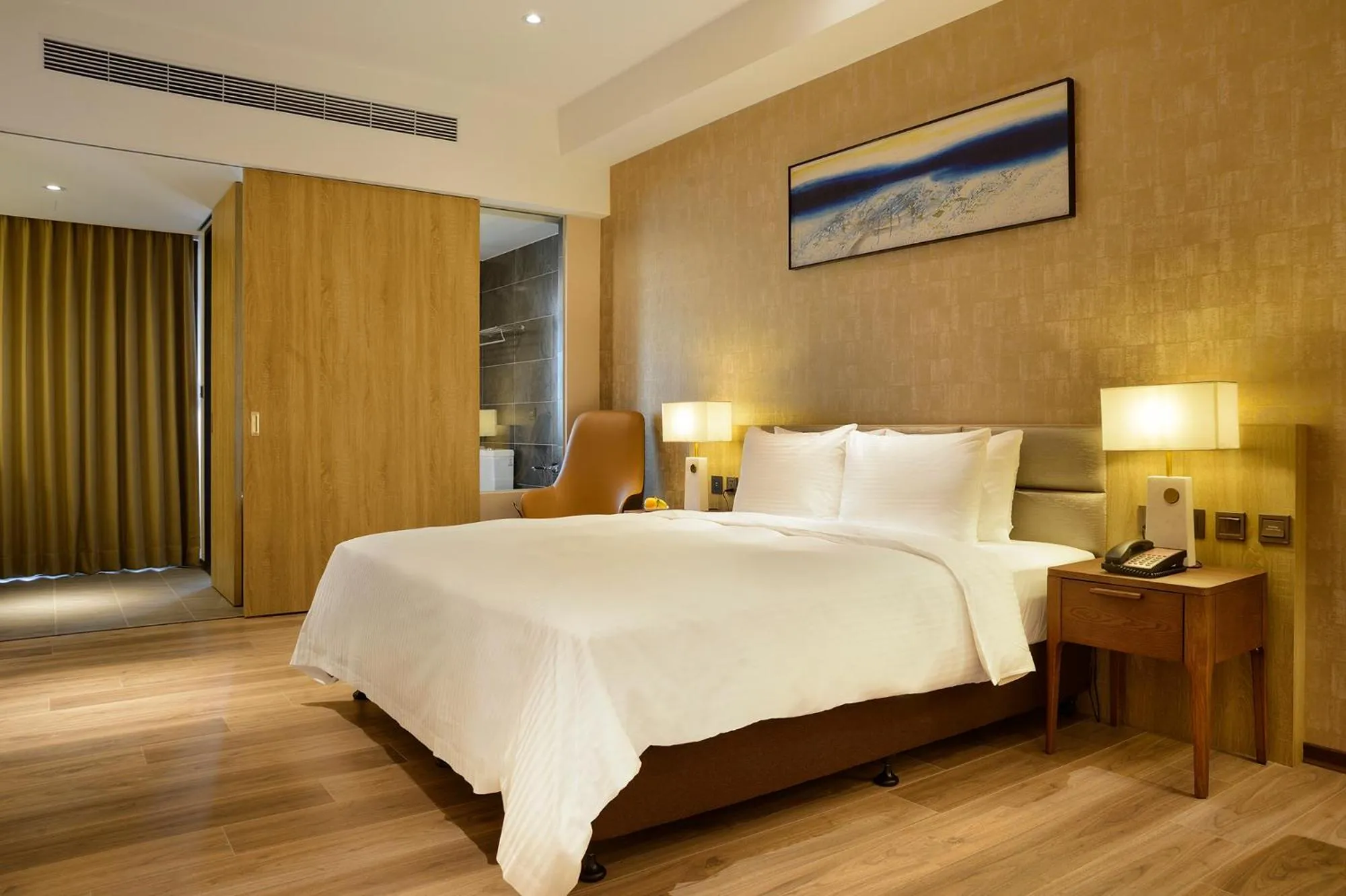 Deluxe Double Room with Bath in Joyfultel