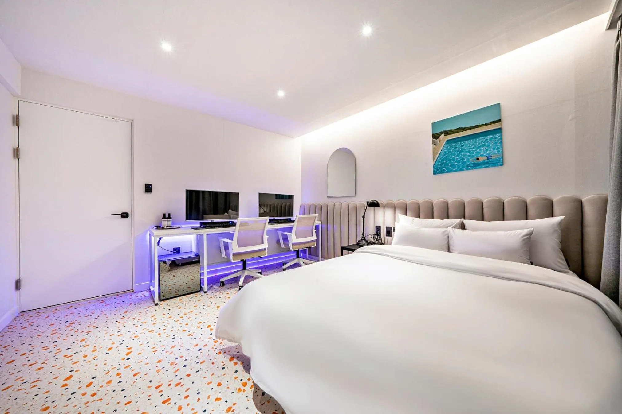 Standard Double Room with 2 Computers - single occupancy in Knockin Hotel Daejeon by Aank