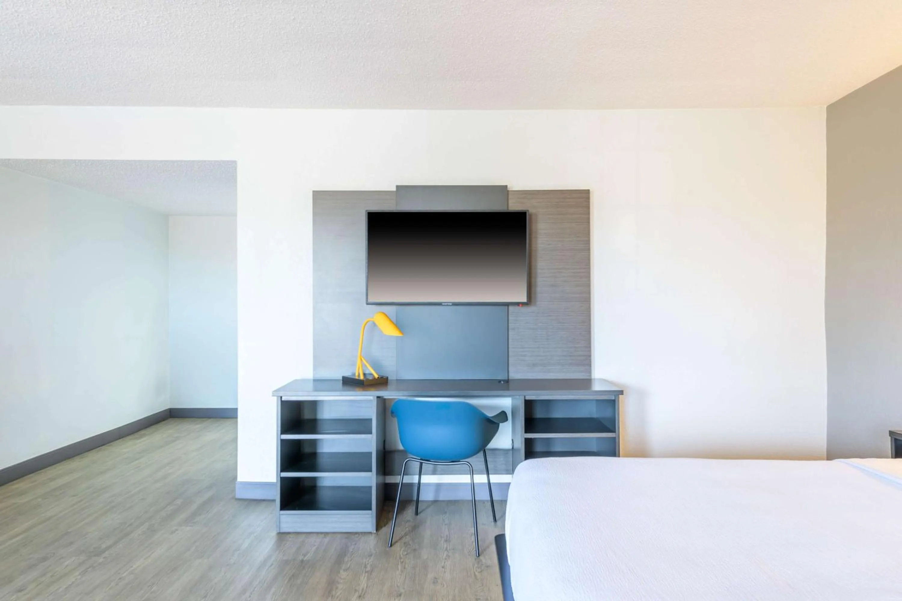 Suite - Non-Smoking in Motel 6-Ocala, FL - Conference Center