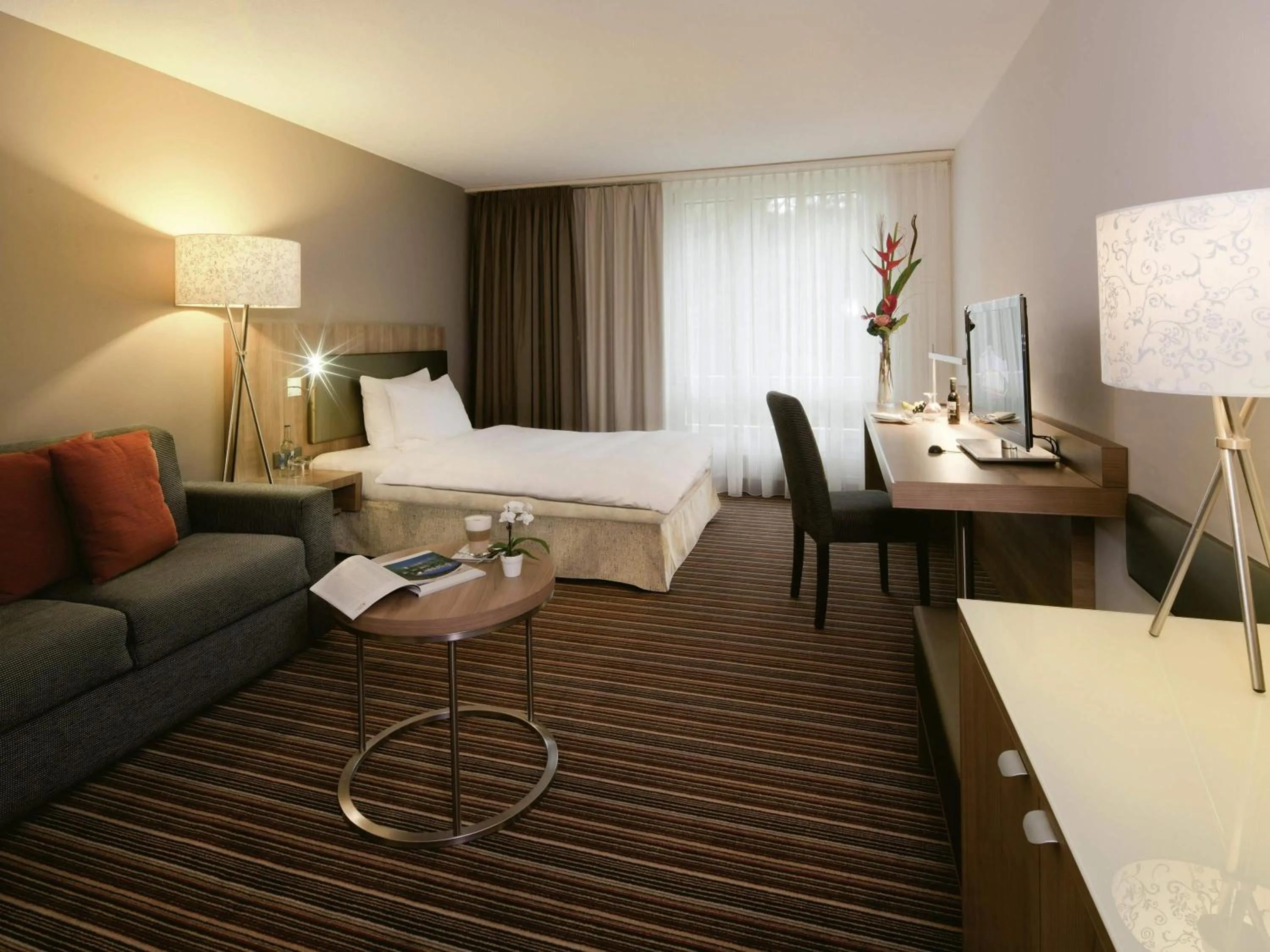 Superior Queen Room in Mövenpick Hotel Zürich-Regensdorf