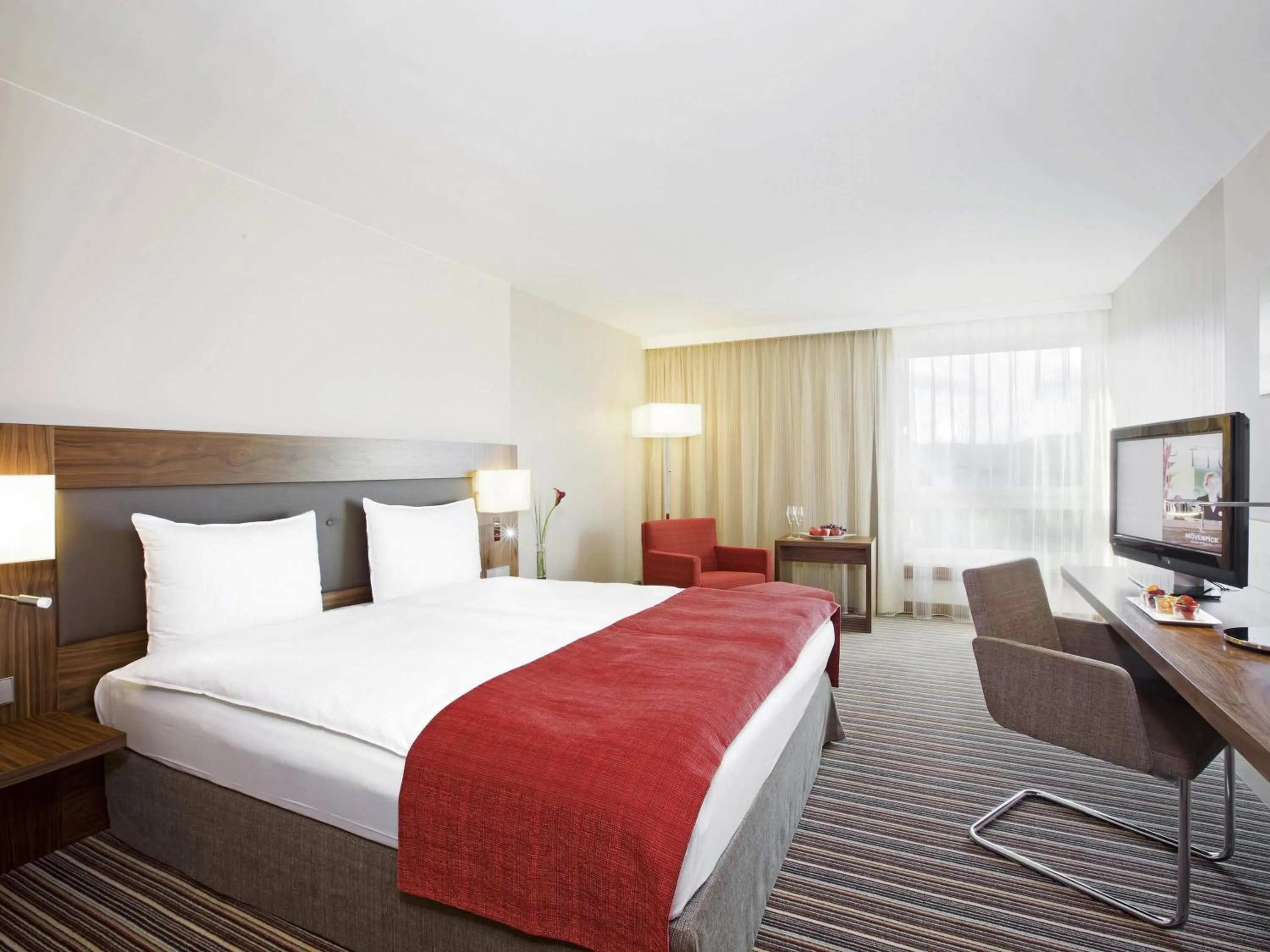 Superior King Room in Mövenpick Hotel Zurich Airport