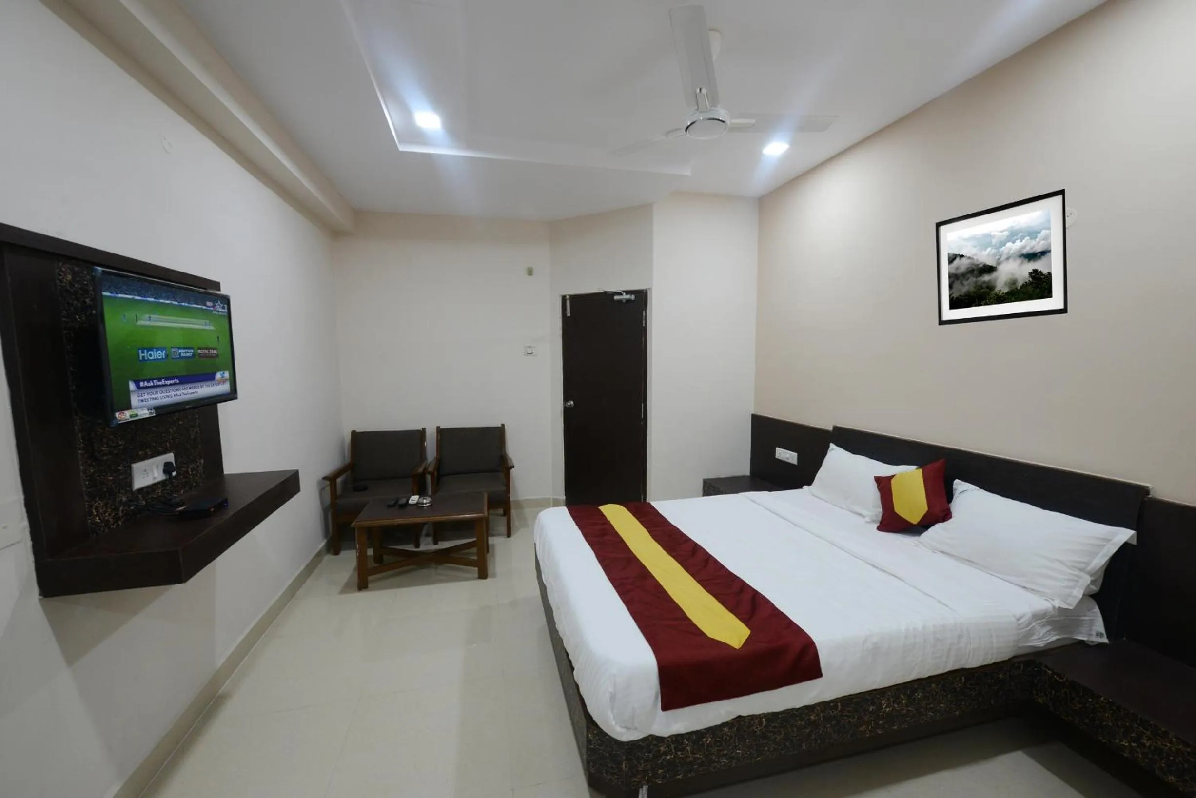 Budget Double Room in Dwaraka Inn