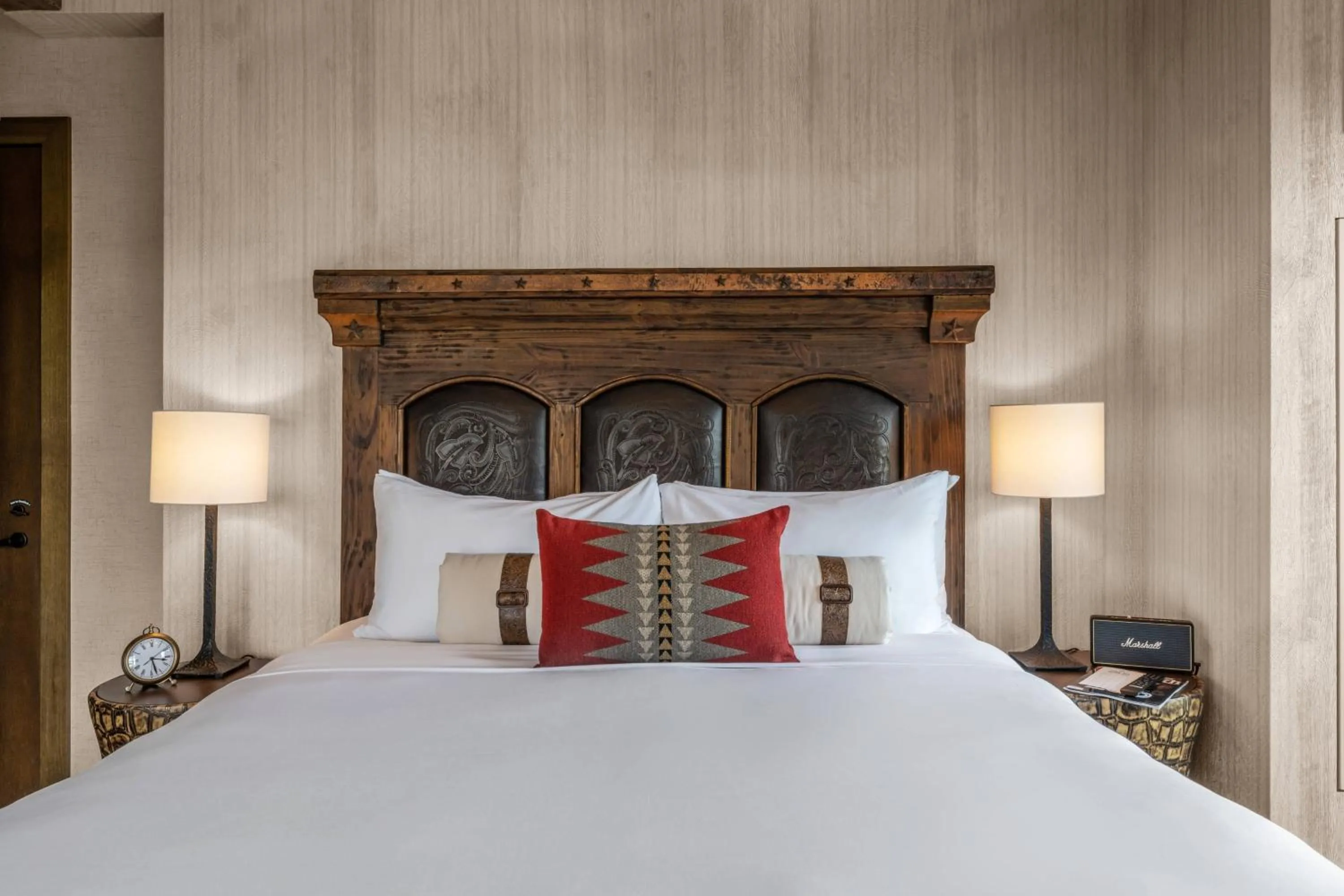 Deluxe King Room - Hearing Accessible in Hotel Drover, Autograph Collection