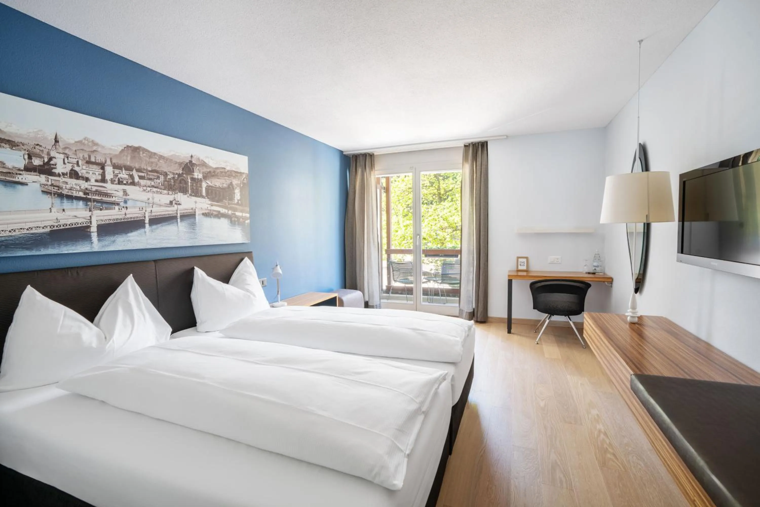 Double Room with Hillside View in Seehotel Kastanienbaum