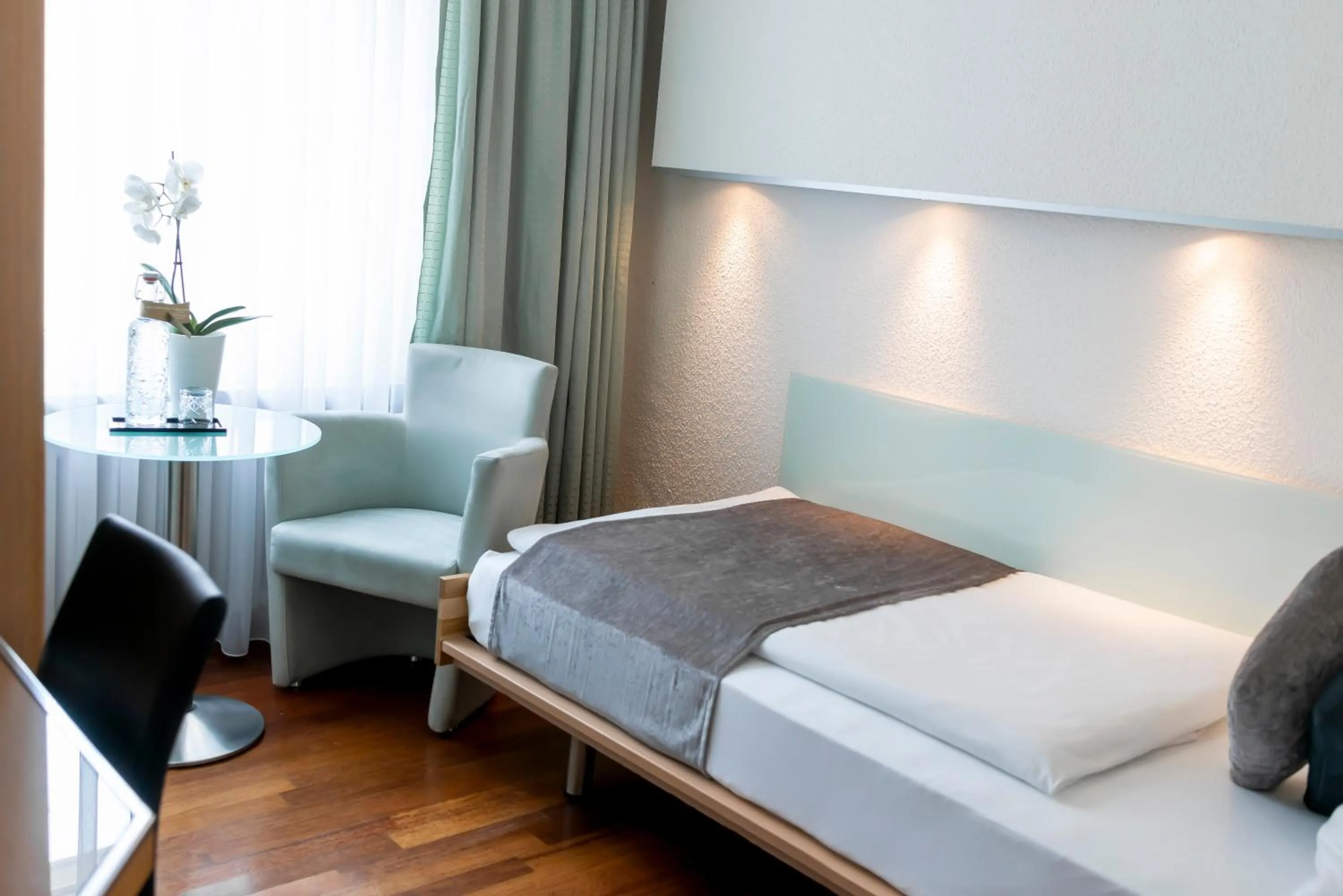 Small Single Room in Hotel Krone Unterstrass