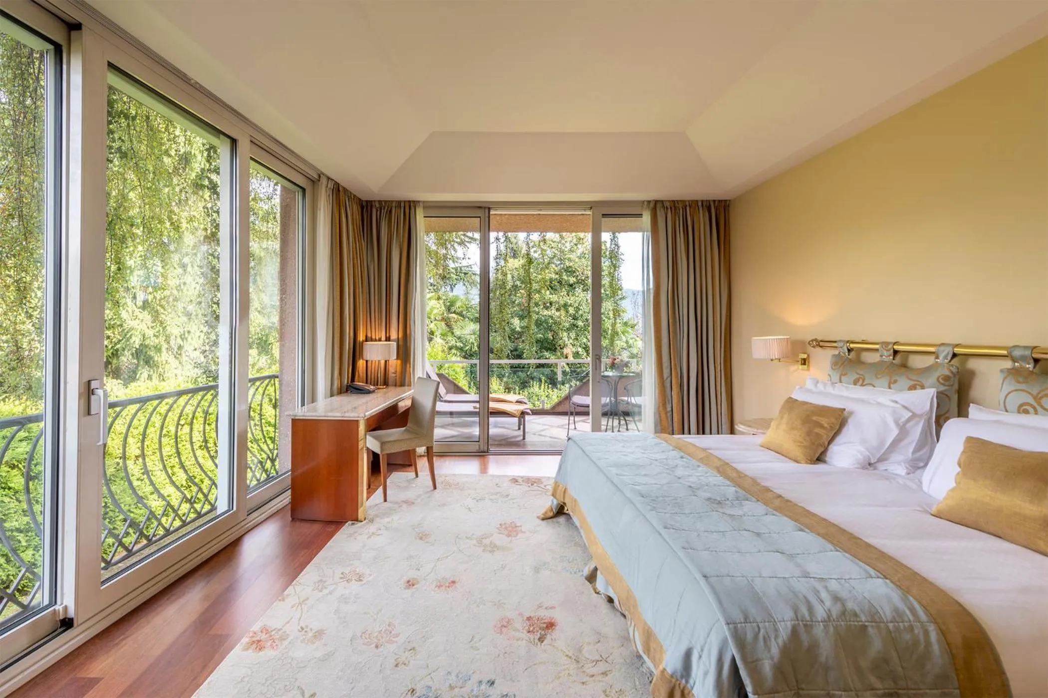 Princess Garden Suite with Private Spa Access in Villa Principe Leopoldo