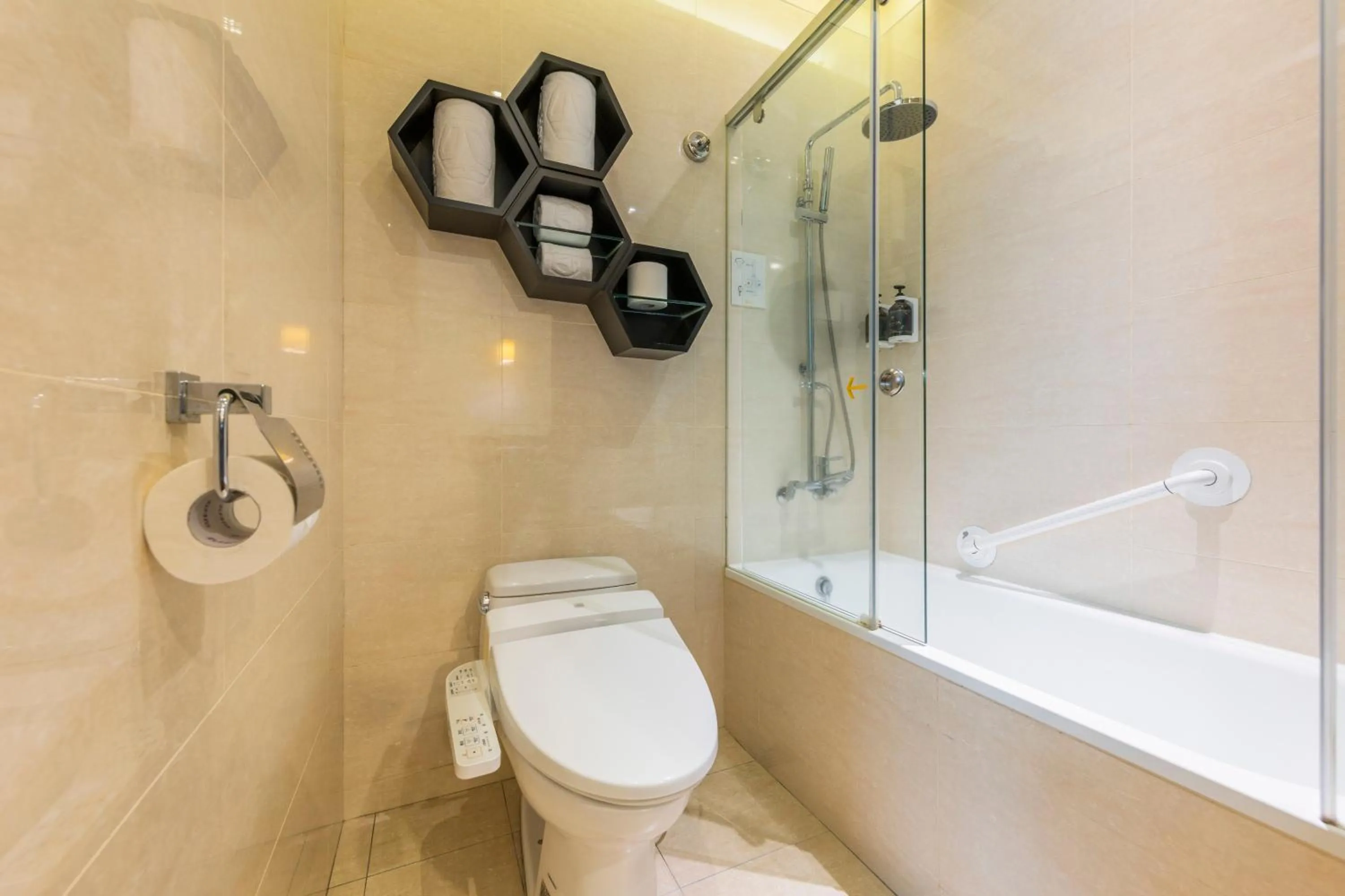 Family triple room in Bee House by Cosmos Creation - Taipei Main Station