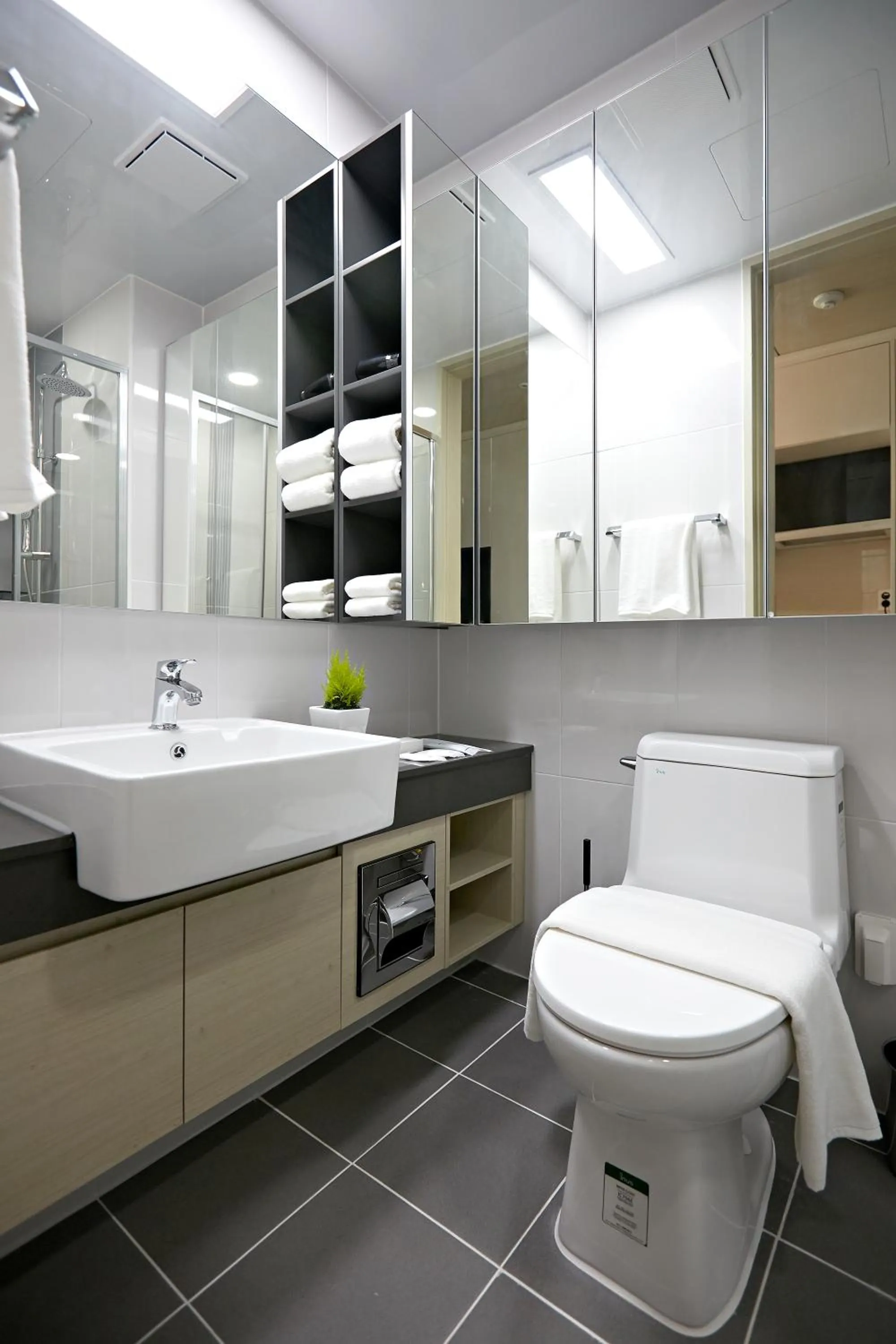 Deluxe King with Terrace (Ocean View) in Ocean Soleview Hotel