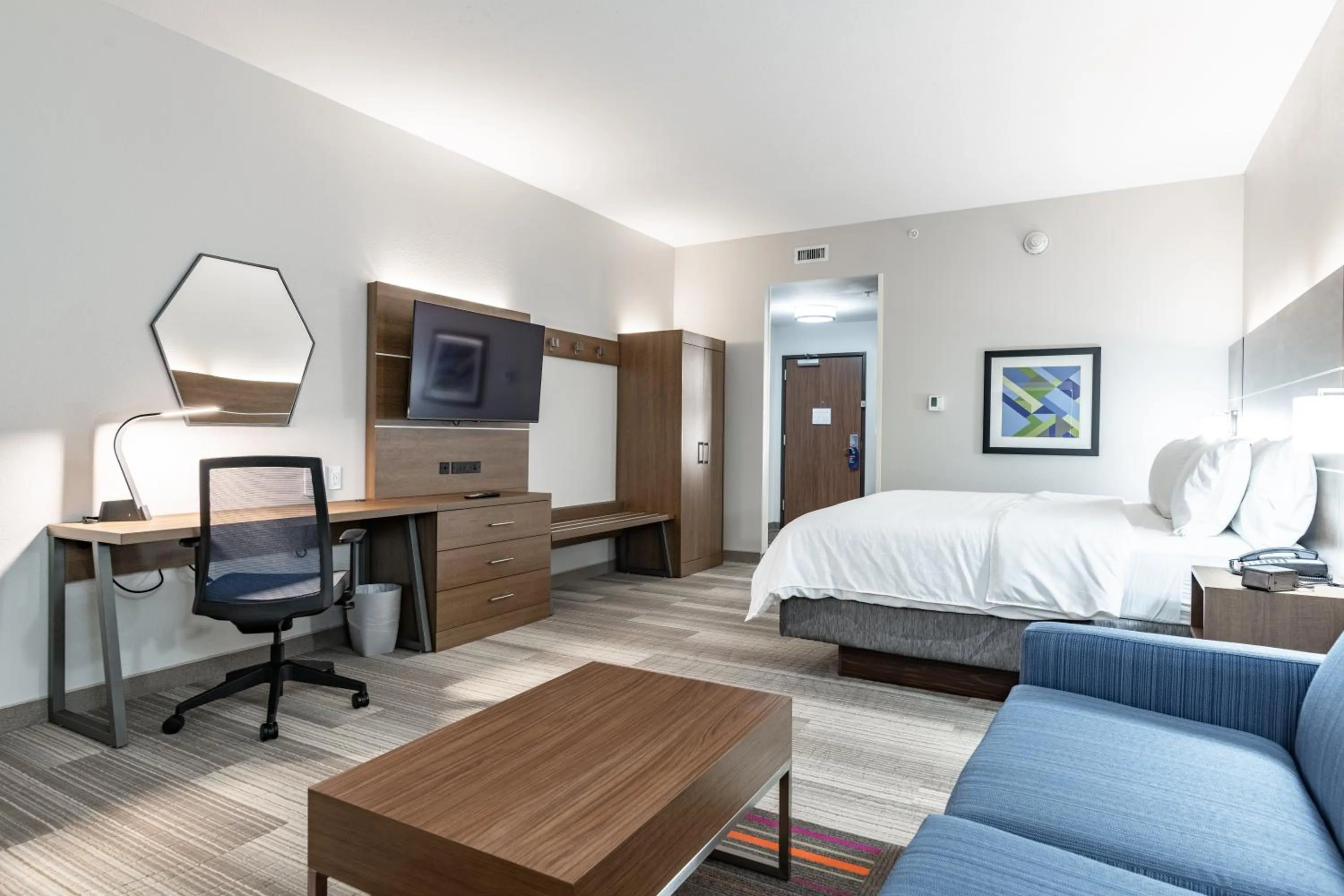 King Suite - Communication Accessible in Holiday Inn Express & Suites - Moundsville by IHG