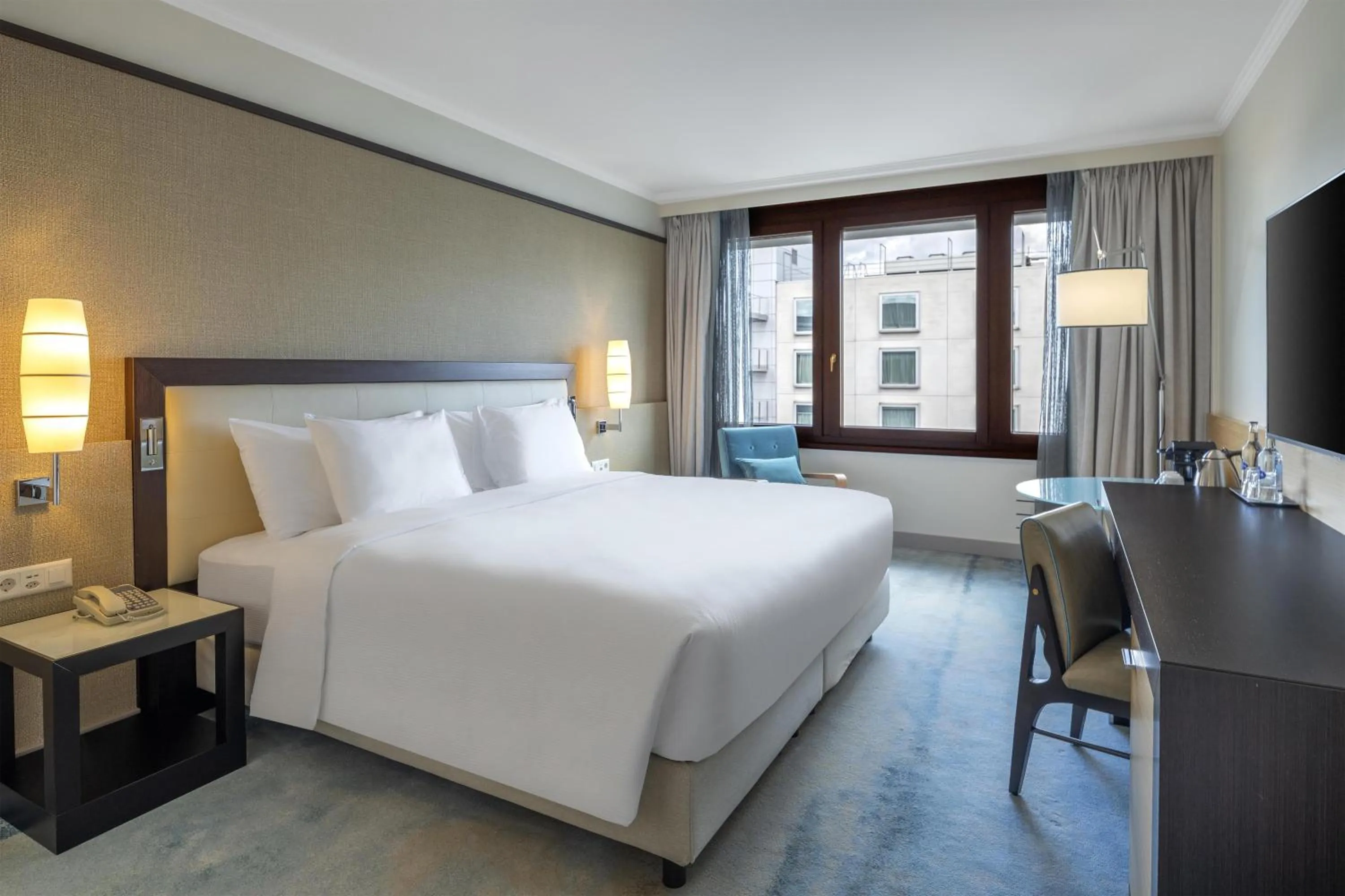 King Guest Room in Hilton Geneva Hotel and Conference Centre