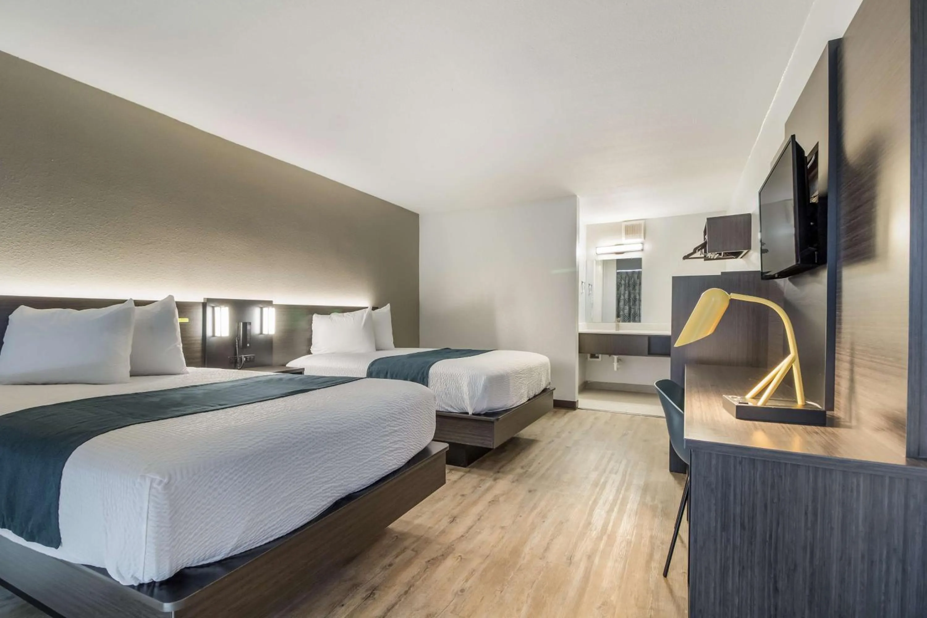 Quadruple Room - Non-Smoking in Motel 6 Groves, Tx