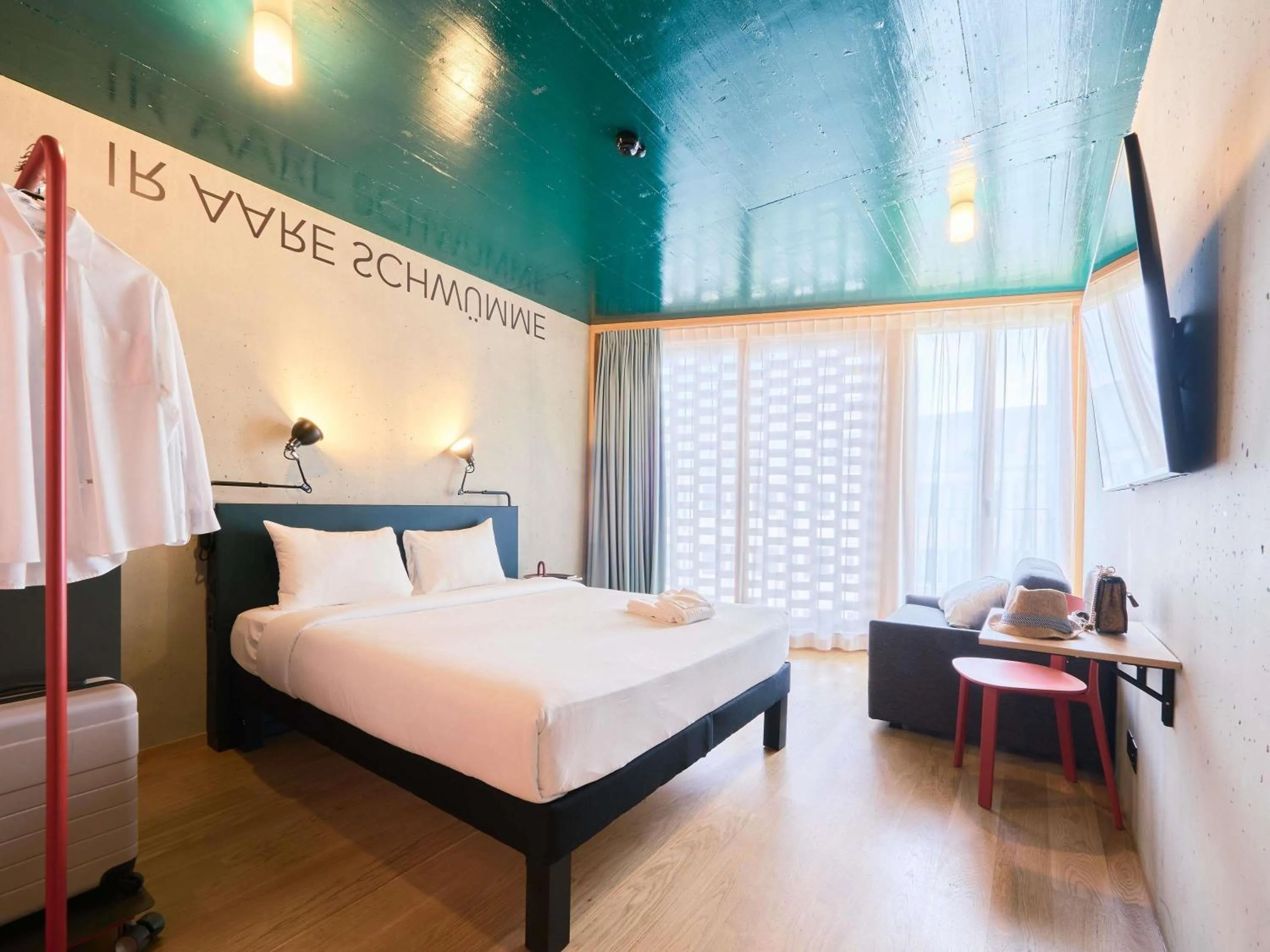 Superior Queen Room with Sofa Bed in ibis Styles Bern City