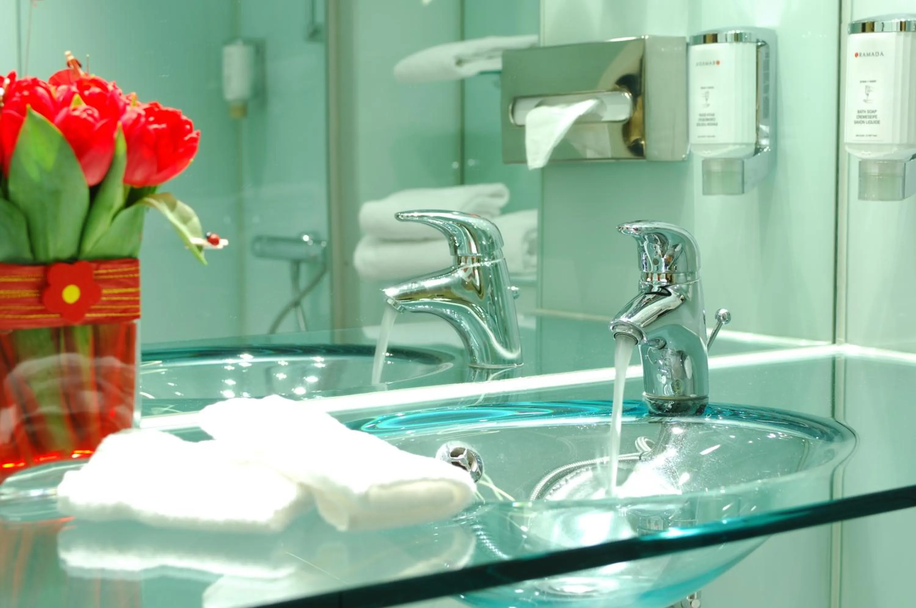 King Room - Non-Smoking in Ramada Encore by Wyndham Geneva