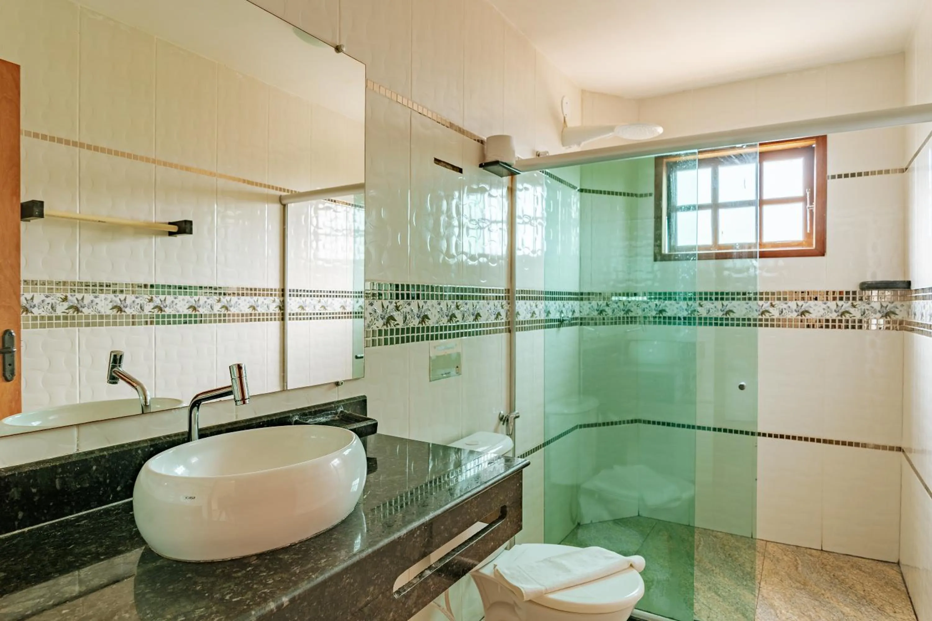 Budget Triple Room in Hotel Cave do Sol