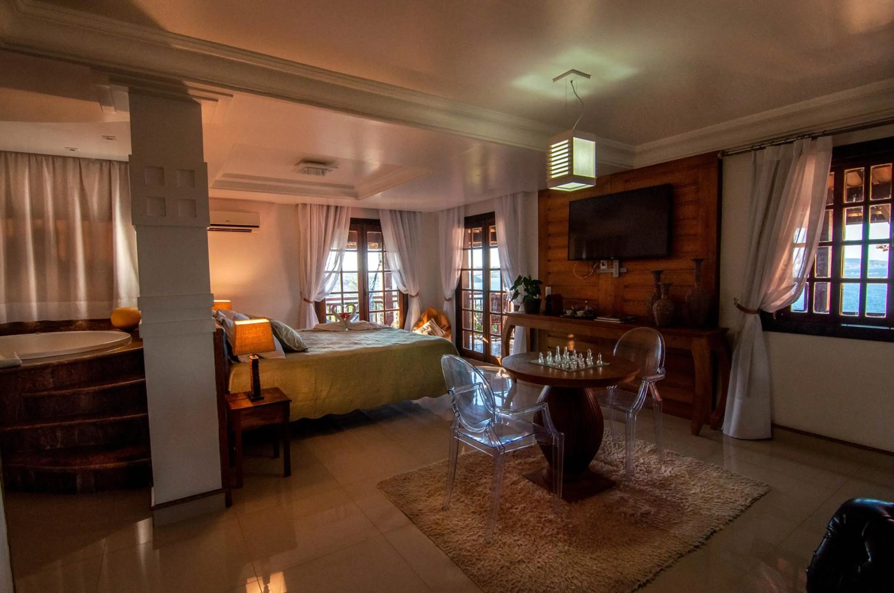 King Suite with Spa Bath in Hotel Cave do Sol