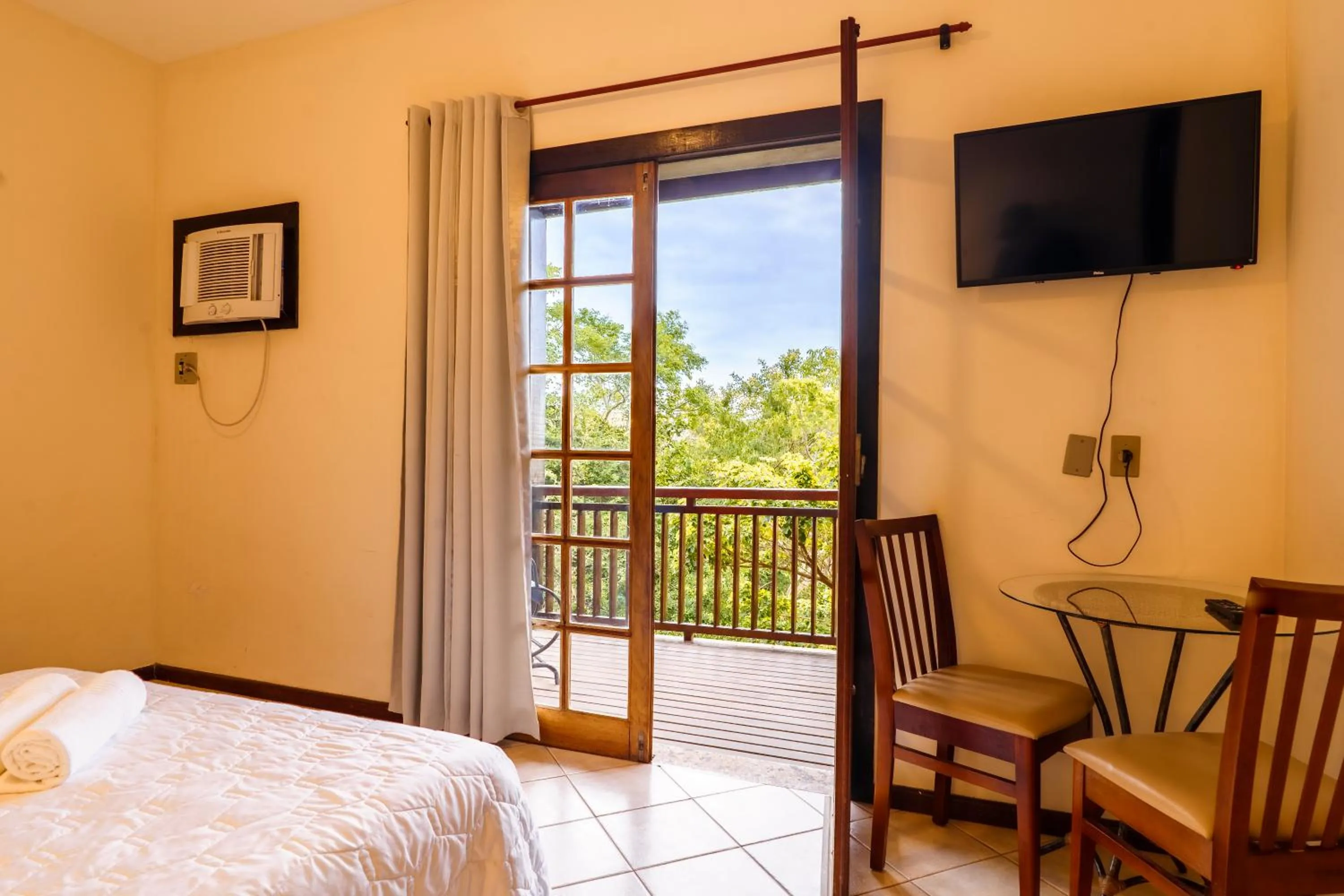 Standard Triple Room in Hotel Cave do Sol