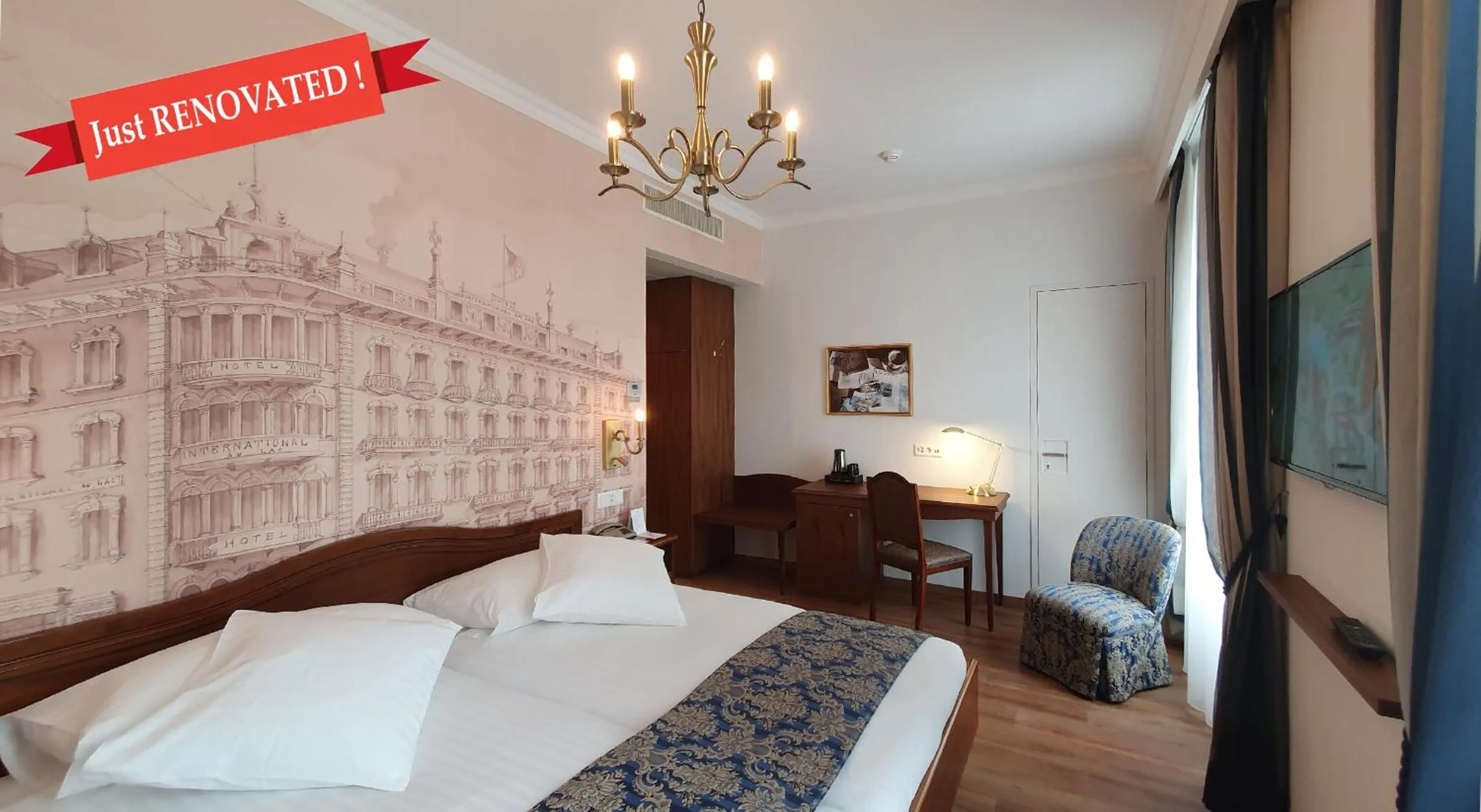 Panorama Double or Twin Room with Balcony and Lake View in International au Lac Historic Lakeside Hotel