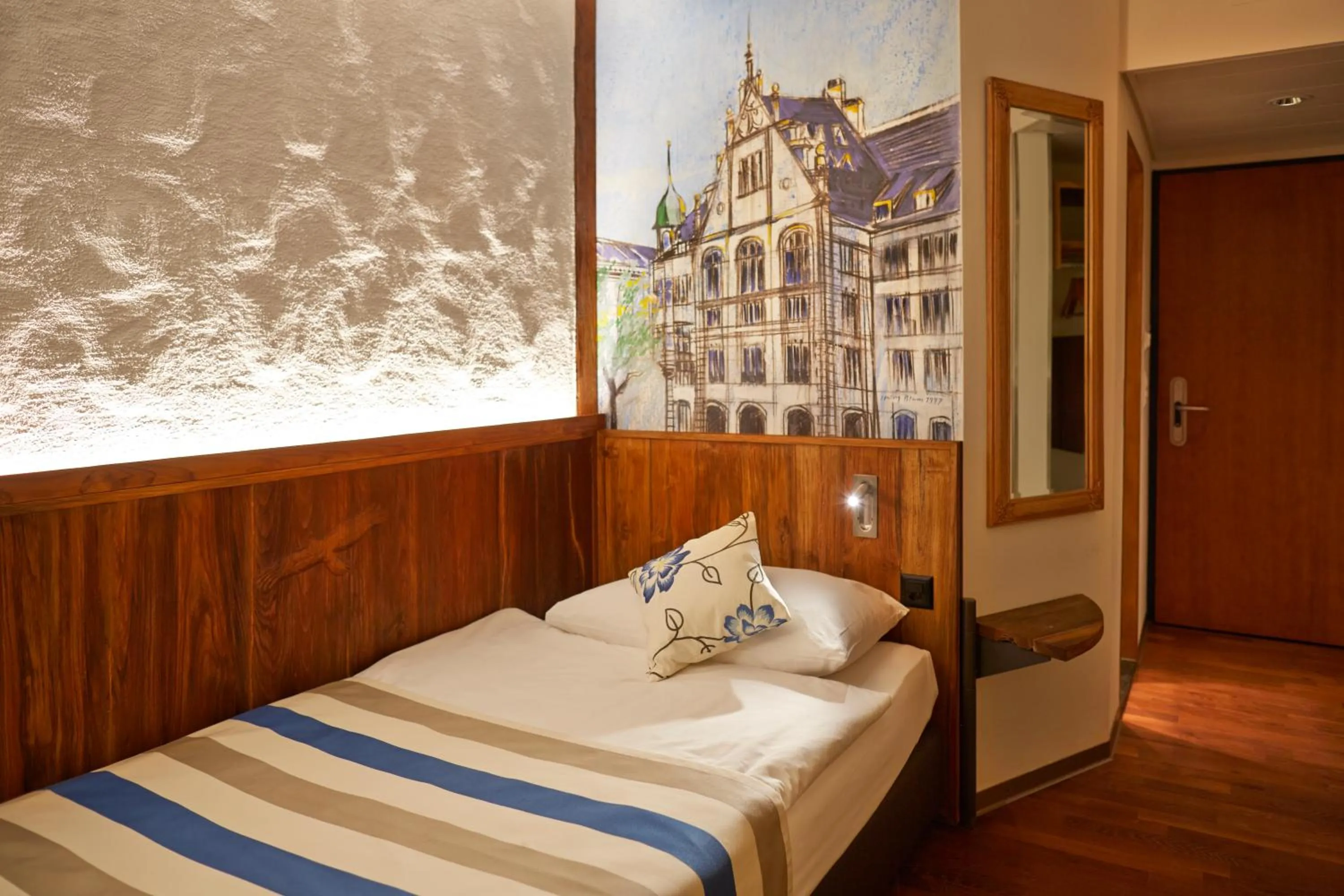 Standard Single Room in Hotel Adler Zürich