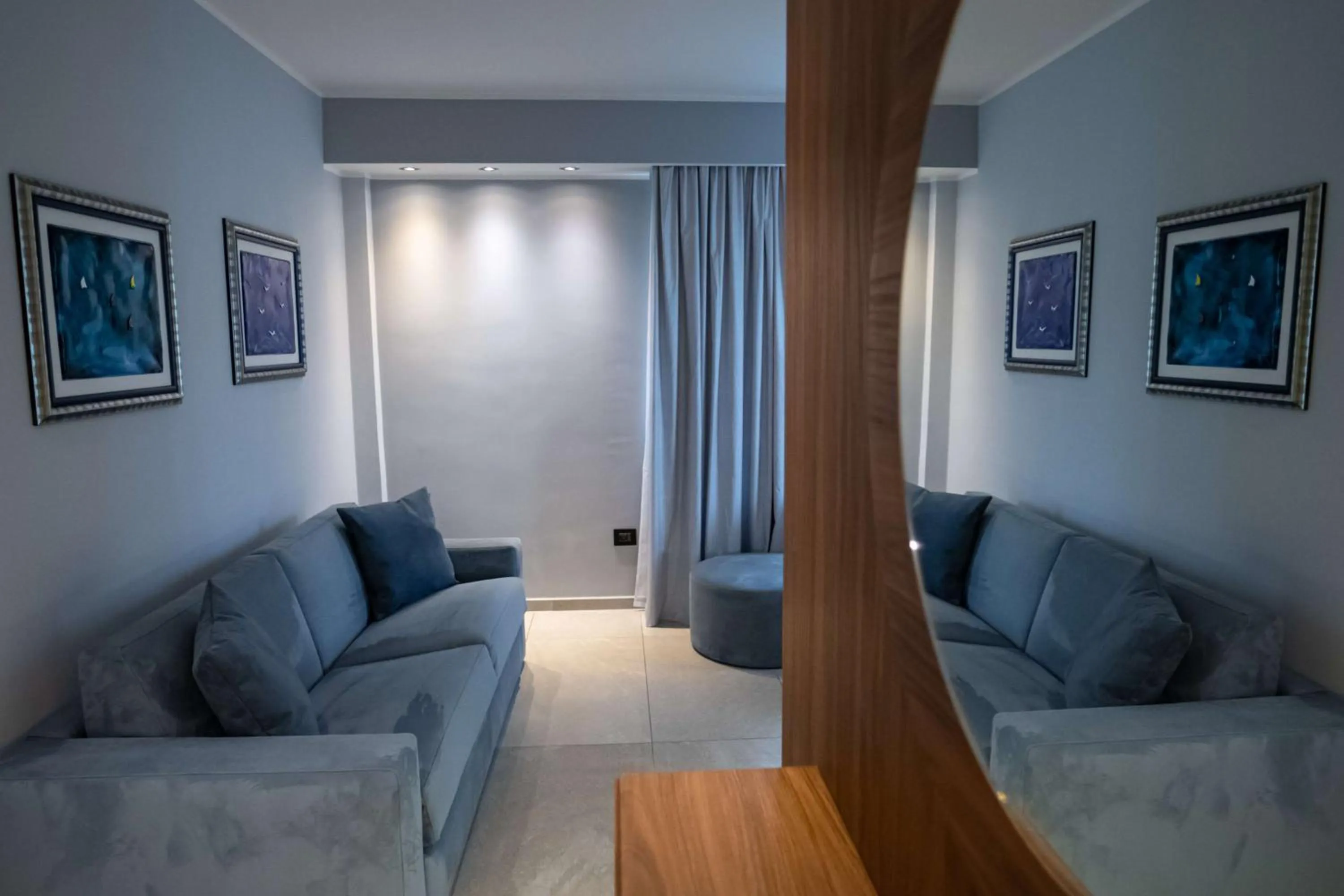 Queen Suite with Sofa Bed and Private Garden - Non-Smoking in Best Western Plus Sabaudia Hotel