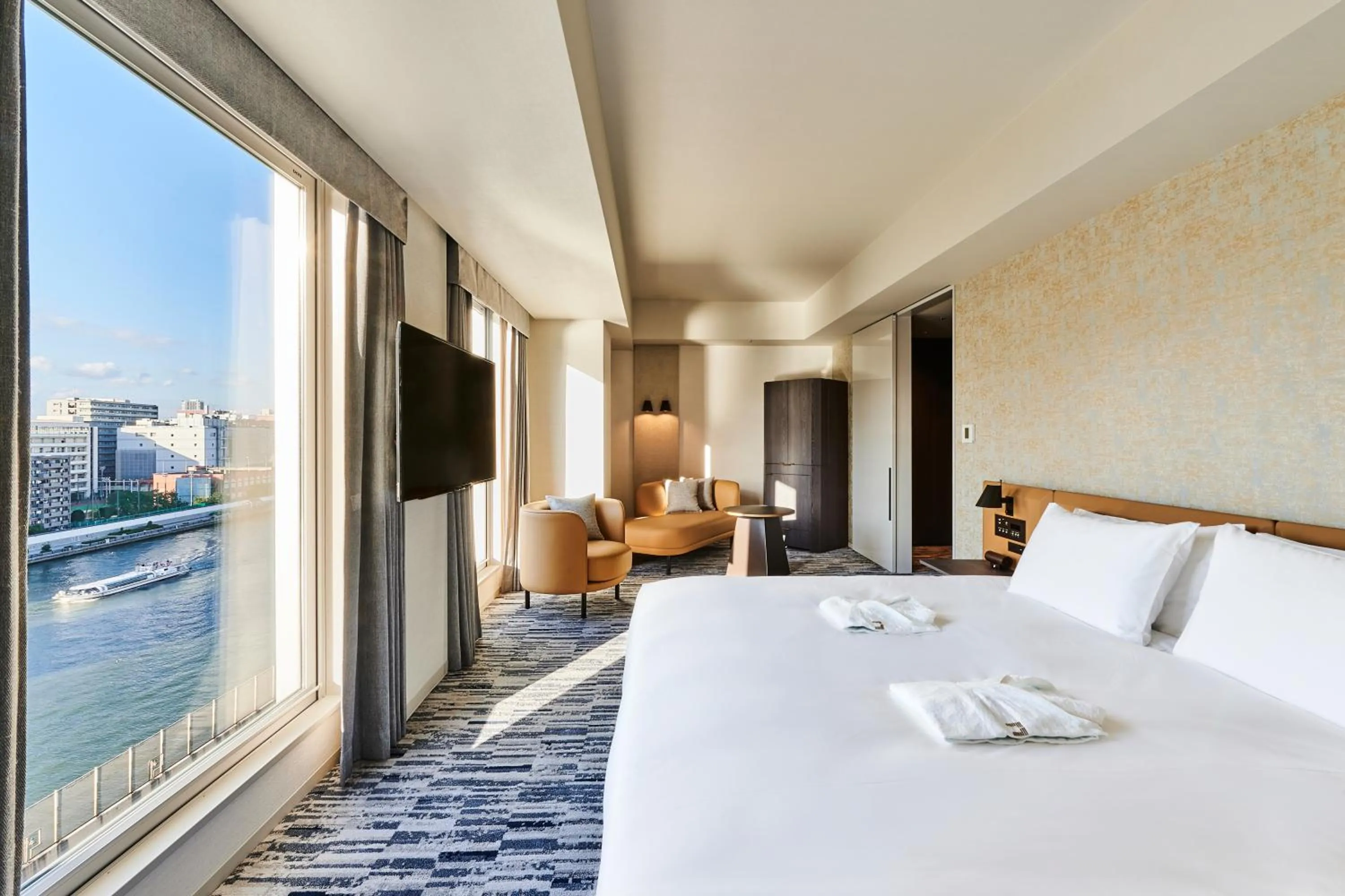 Deluxe King Room with View- Smoking (E-Cigarets Only) in The Gate Hotel Ryogoku by Hulic